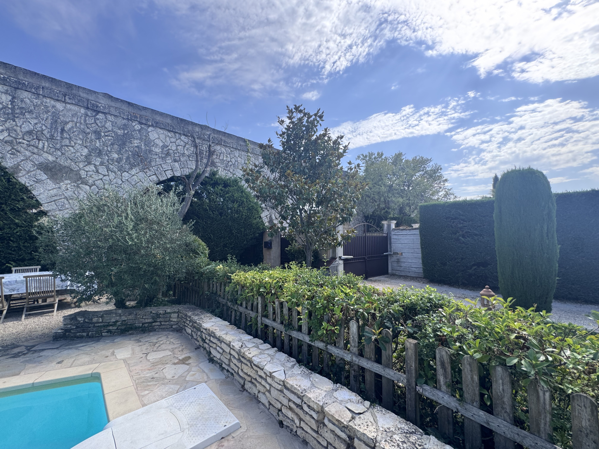 photo_06fd1cf0e020fedaa14b059553e83558-107364-0.jpg AIX-EN-PROVENCE – Maison meublée avec climatisation, terrass