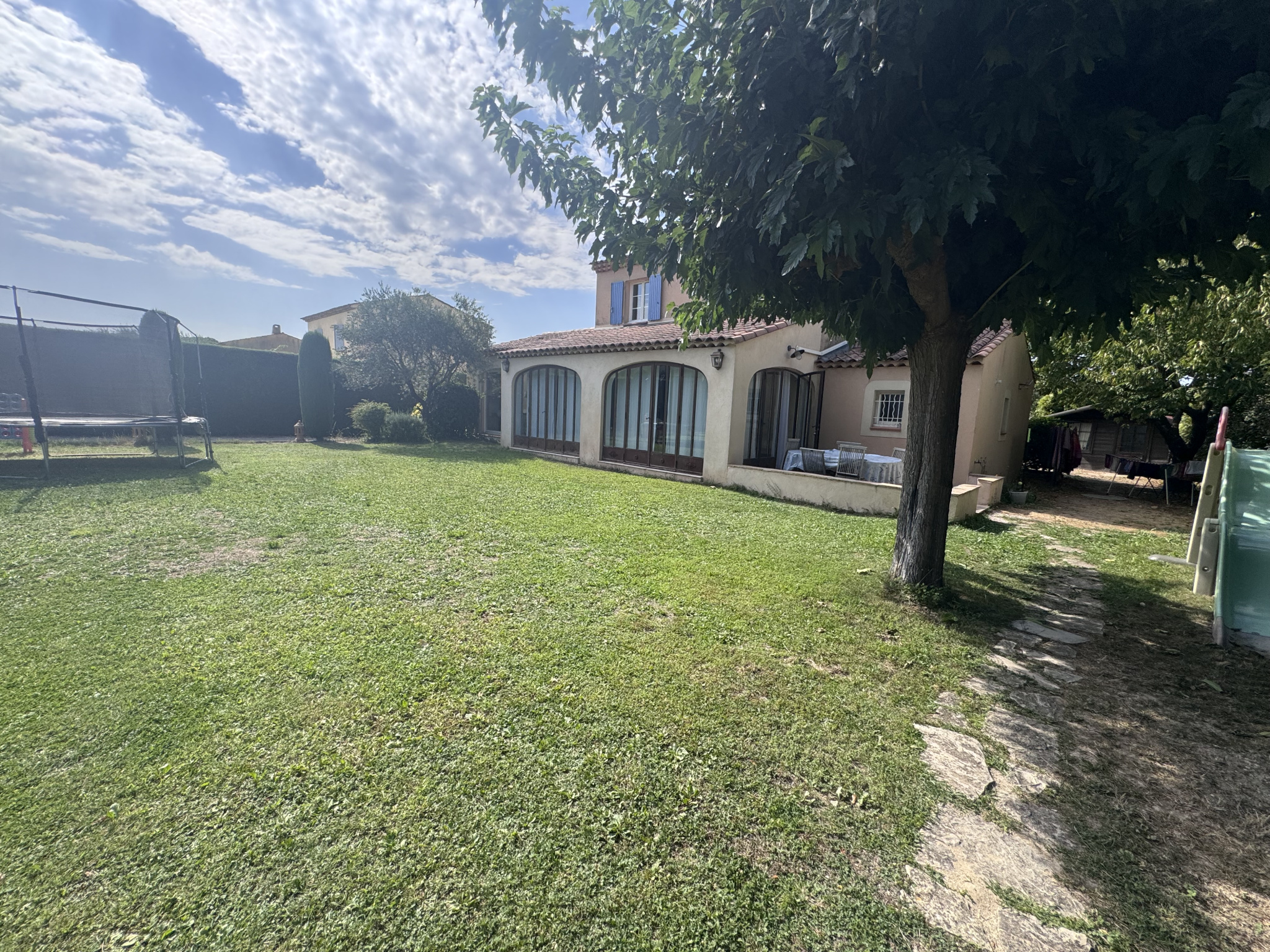 photo_16318aabe9347eafa5c04e0d6d765584-107364-0.jpg AIX-EN-PROVENCE – Maison meublée avec climatisation, terrass