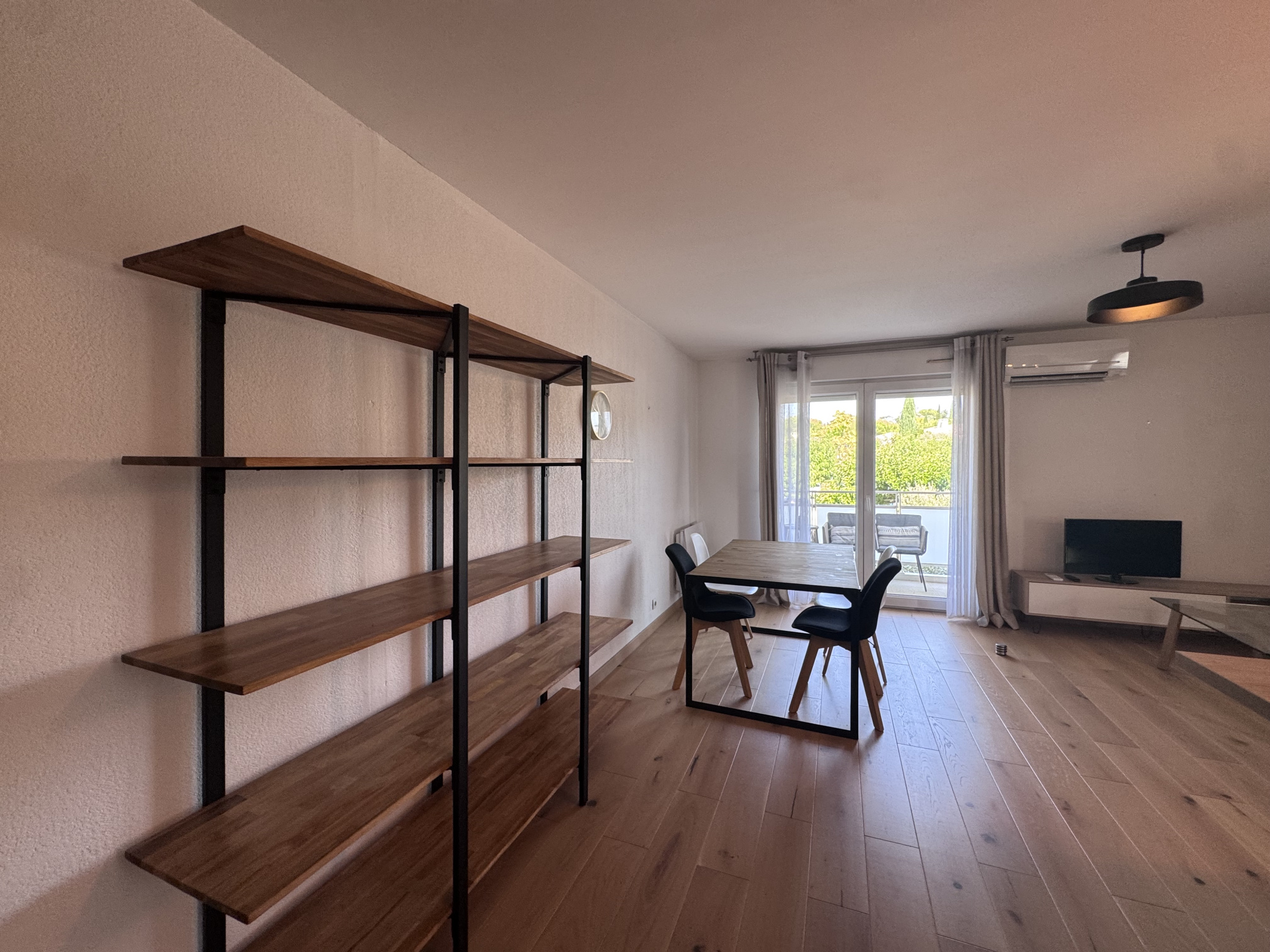 photo_2bc21b33ca7c89f5ba8c5005b683f283-107315-0.jpg AIX SAINT-MITRE – T3 meublé avec terrasse, climatisation et