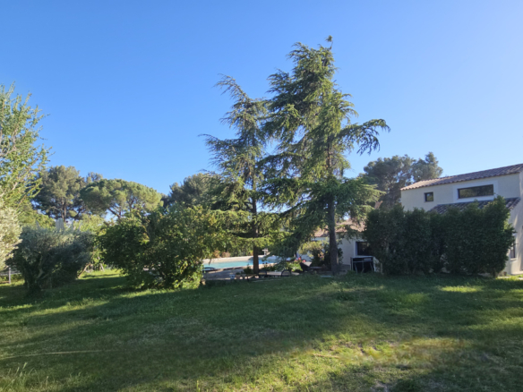 Propriété de caractère avec piscine  – Deux opportunités d’a