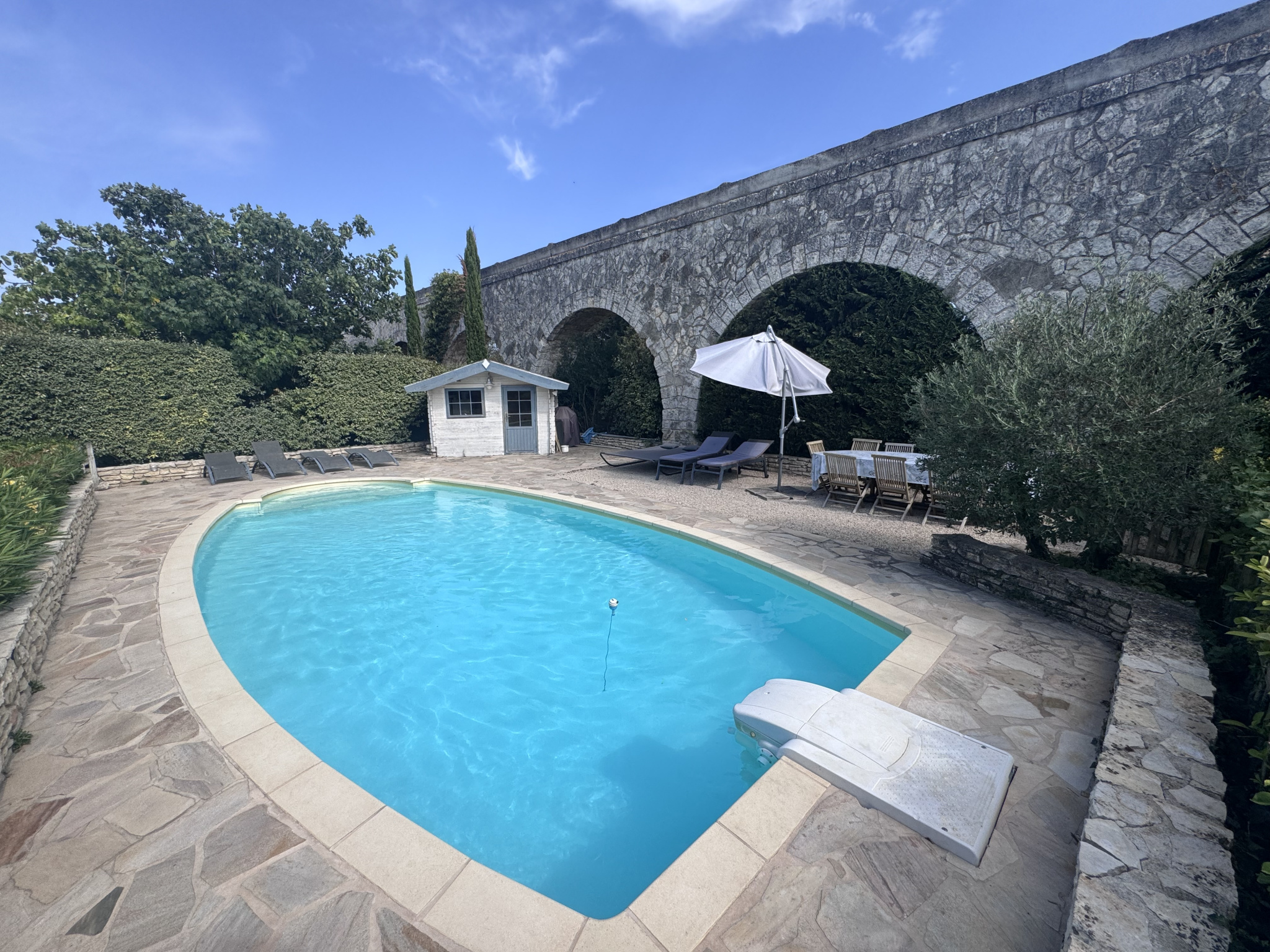 photo_78adda45c1181f159a45a2ed0bf97cf2-107364-0.jpg AIX-EN-PROVENCE – Maison meublée avec climatisation, terrass