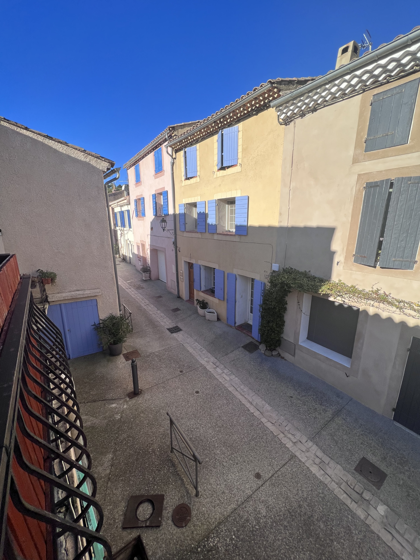 PUYLOUBIER – Maison de village de type 3 avec terrasse