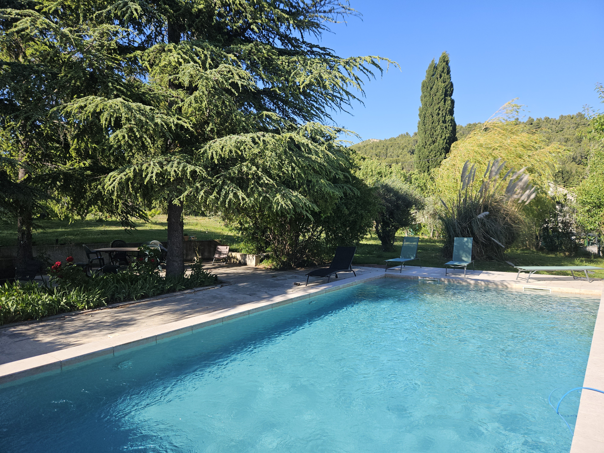 photo_8eed4c715edd4a521e984c0842555c40-107295-0.jpg Propriété de caractère avec piscine – Deux opportunités d’a
