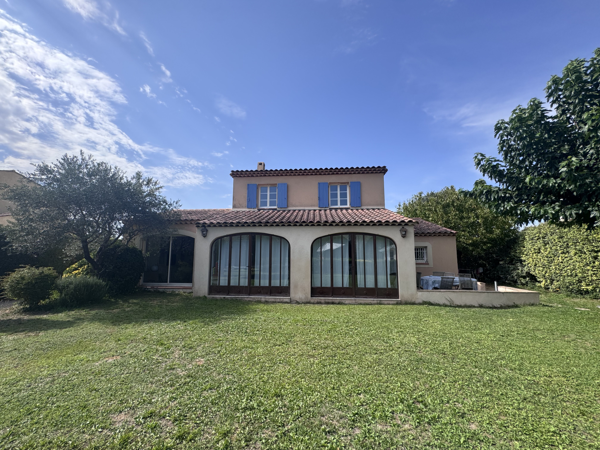photo_a1c5589bd00a8021cdfba466fa66dde7-107364-0.jpg AIX-EN-PROVENCE – Maison meublée avec climatisation, terrass