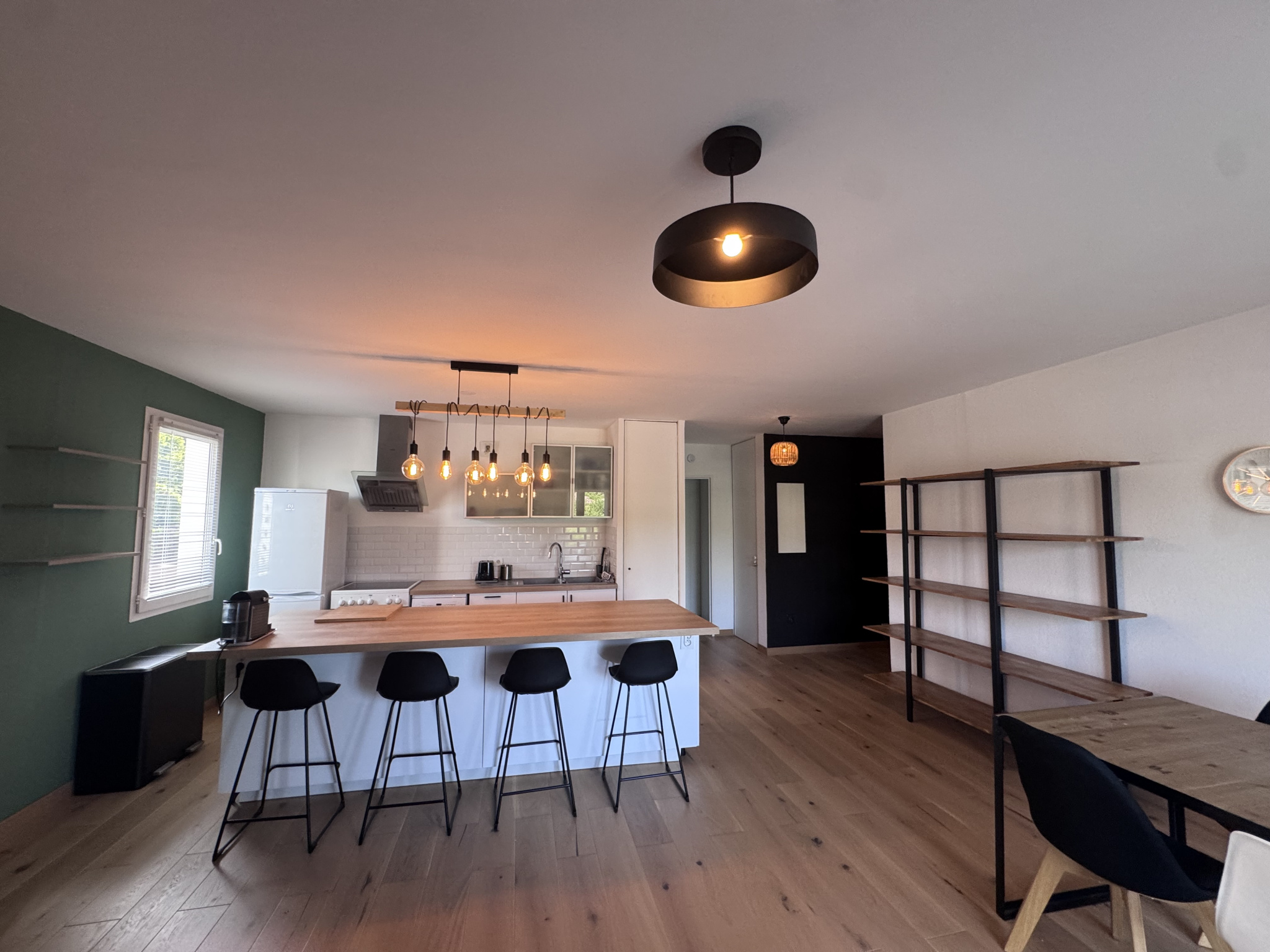 photo_a4c856524f68f8942923a1f5c78a8e34-107315-0.jpg AIX SAINT-MITRE – T3 meublé avec terrasse, climatisation et