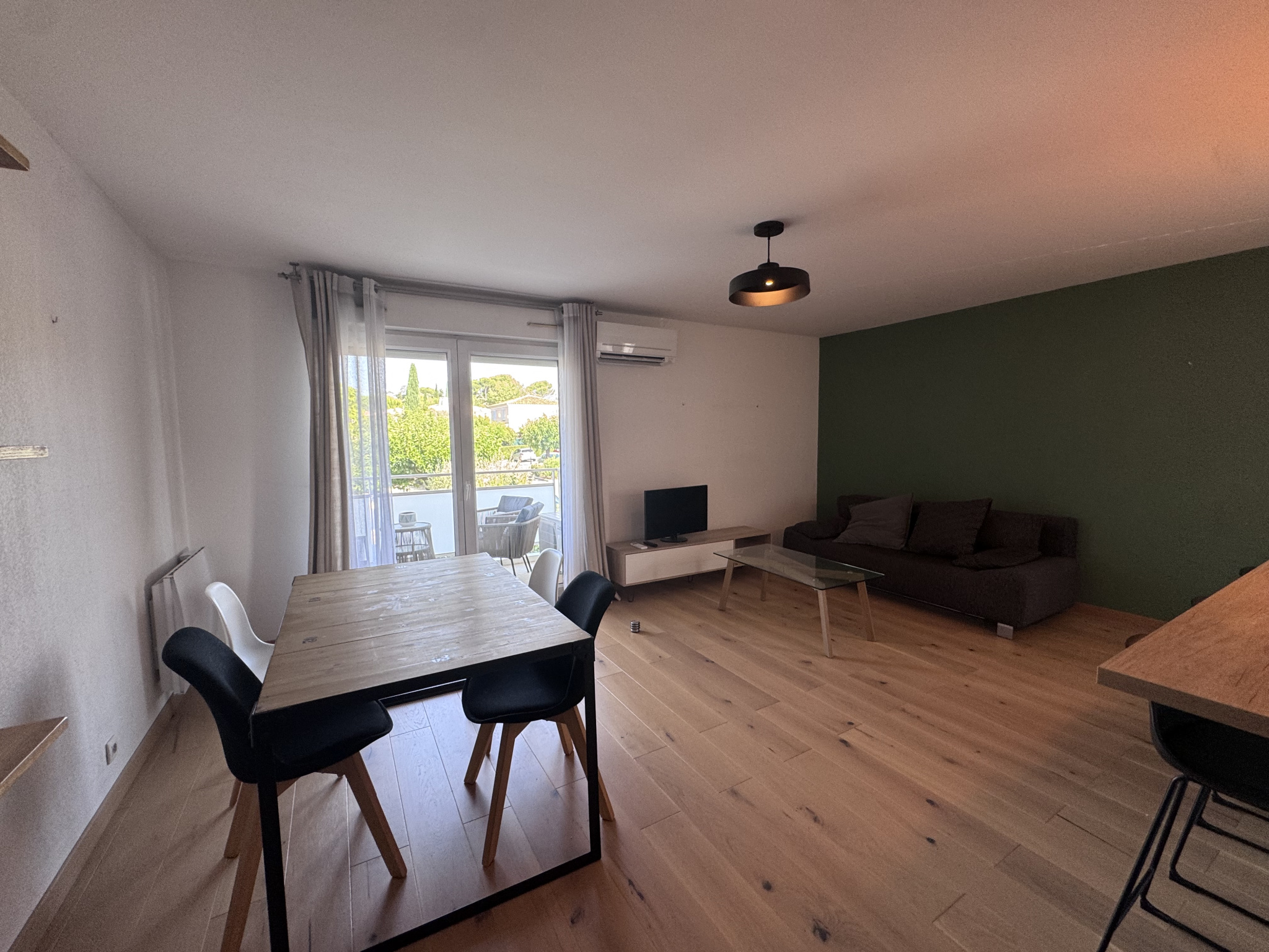 photo_a5b3dc583c1704fe8c591652263da99a-107315-0.jpg AIX SAINT-MITRE – T3 meublé avec terrasse, climatisation et