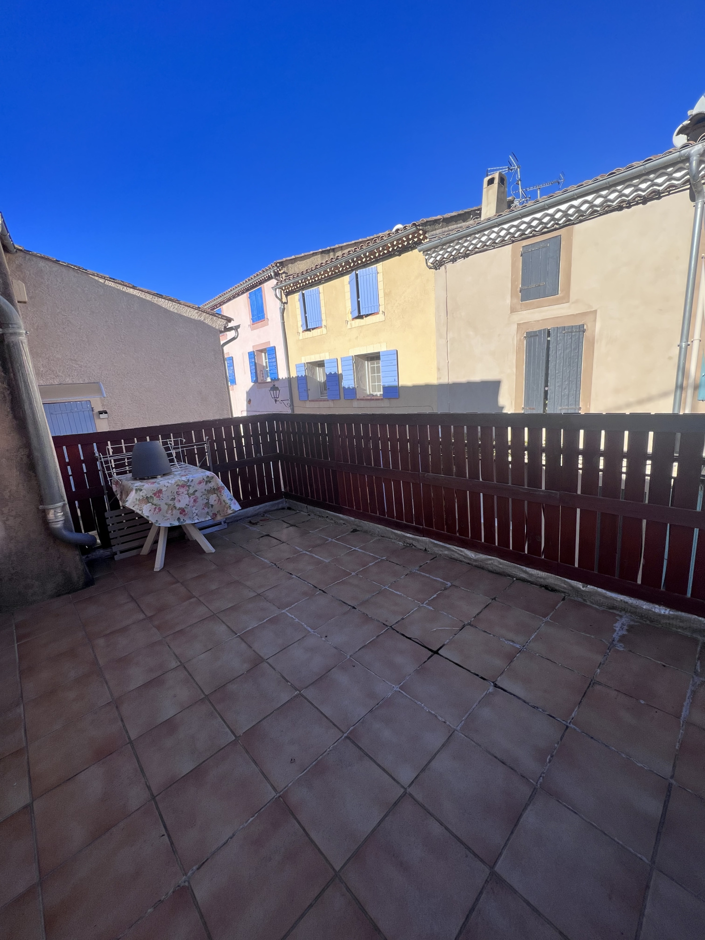 PUYLOUBIER – Maison de village de type 3 avec terrasse