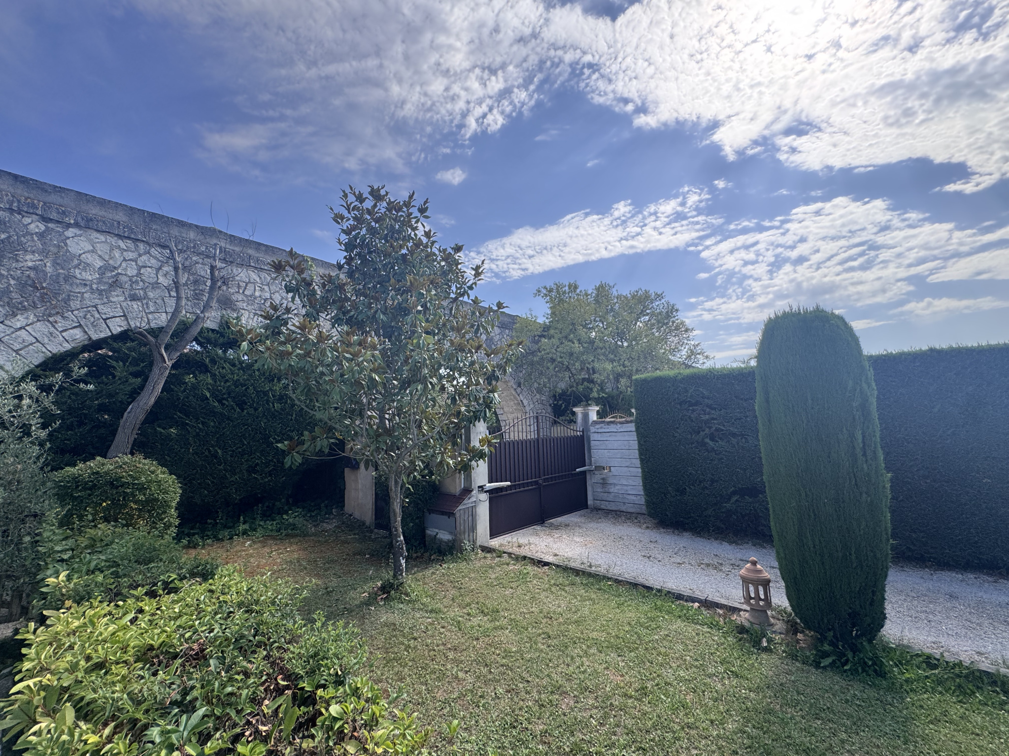 photo_d1474a8dbb5007a90c2cf907b52b2741-107364-0.jpg AIX-EN-PROVENCE – Maison meublée avec climatisation, terrass