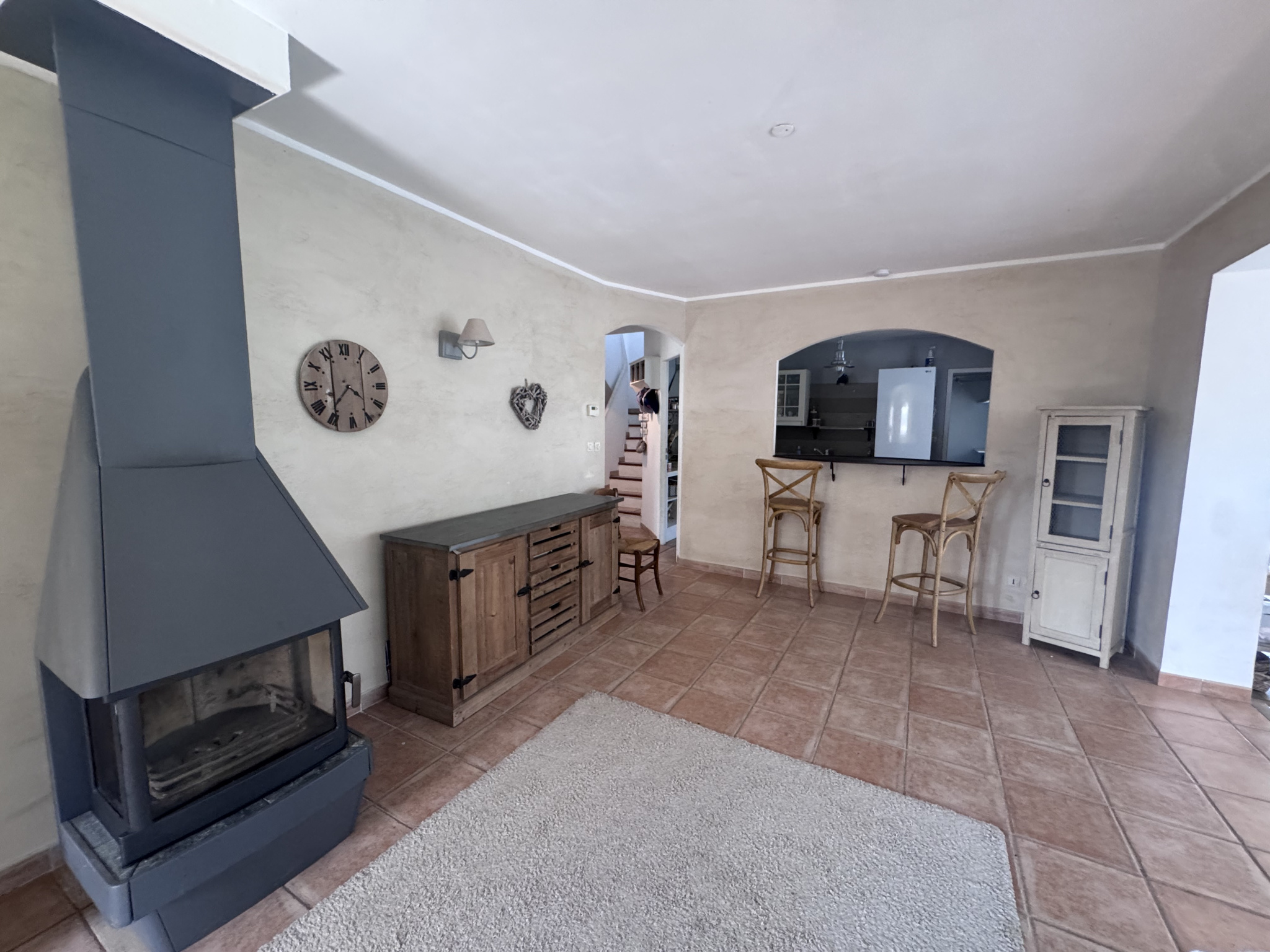 photo_f33bfb5f37f8494f3c15383da84fdb9e-107364-0.jpg AIX-EN-PROVENCE – Maison meublée avec climatisation, terrass