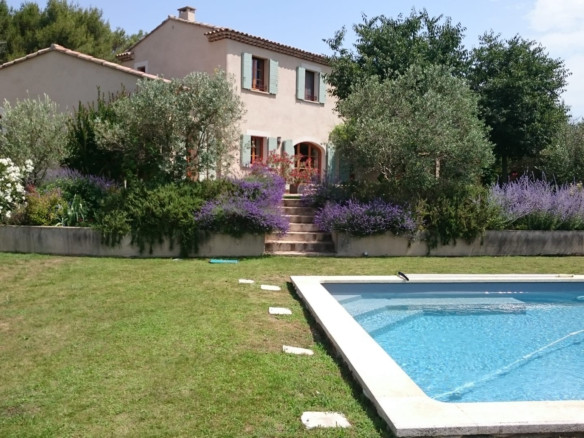 SAINT-CANNAT – Maison de type 6 avec terrasse, jardin, pisci
