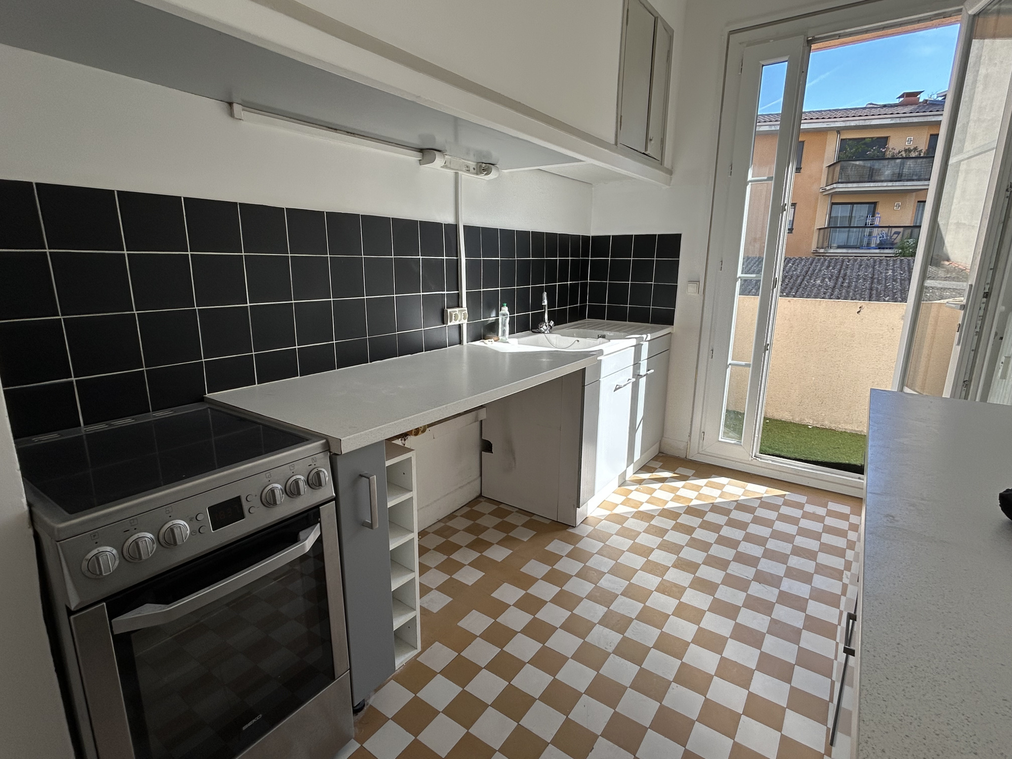 photo_14363efa2387adb0f62694748ef219d8-107744-0.jpg AIX QUARTIER ROTONDE – T4 avec balcon et garage