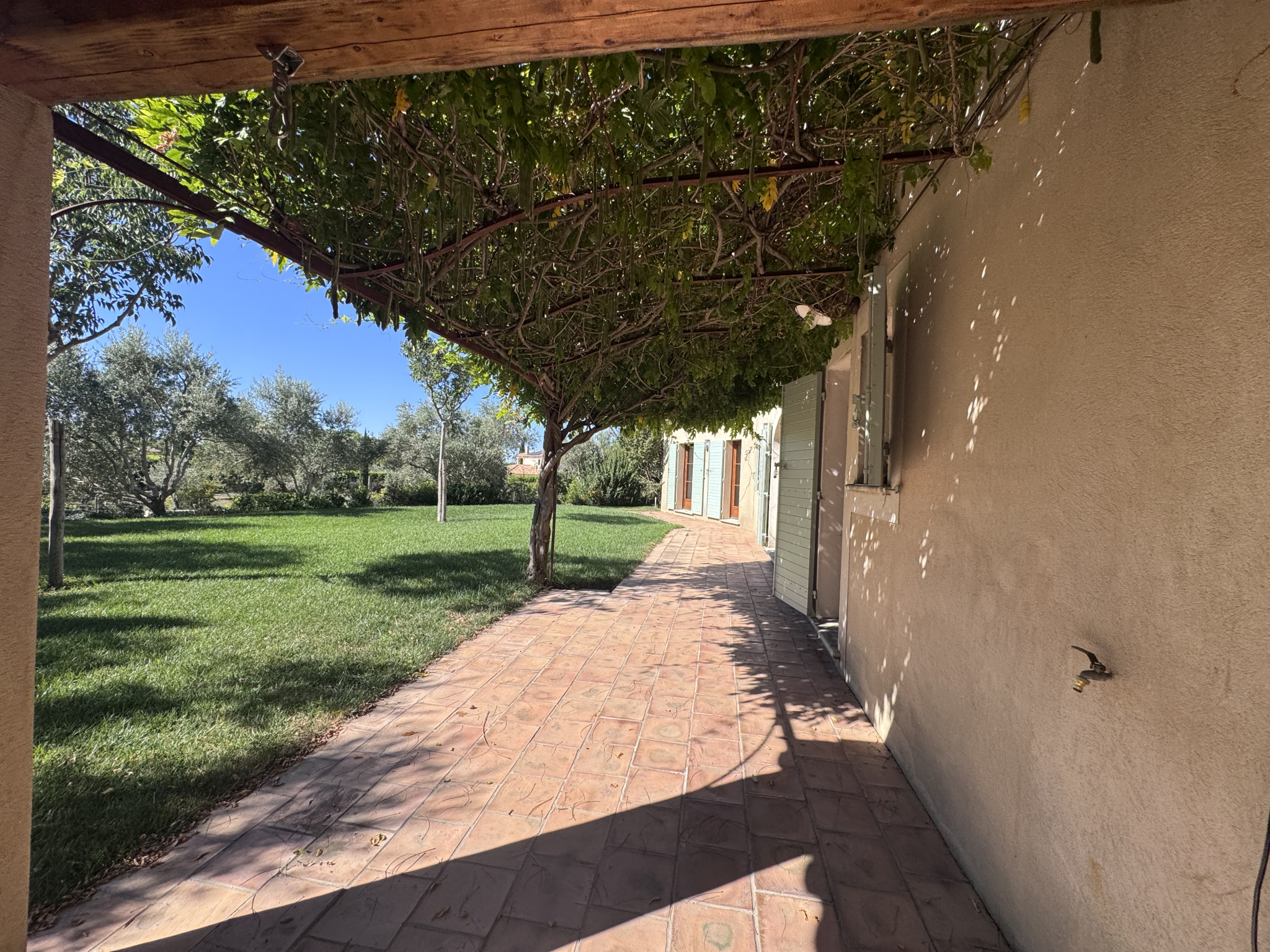 photo_3c1bdab84d23ab73648b749928daa218-107566-0.jpg SAINT-CANNAT – Maison de type 6 avec terrasse, jardin, pisci