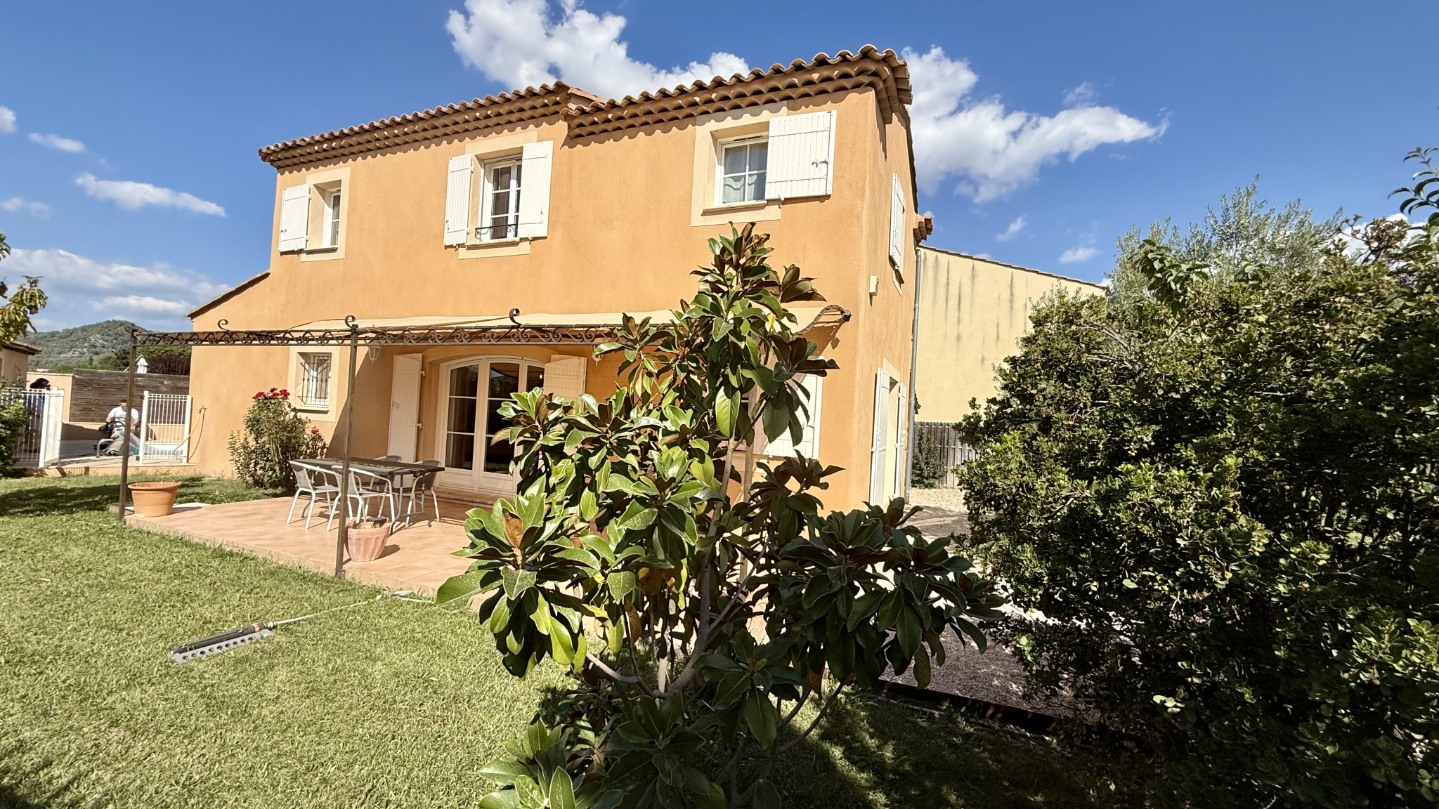 photo_5a0ddb5e4e18ba11499c6172e0bb9416-107712-0.jpg PEYROLLES EN PROVENCE : Maison familiale semi récente
