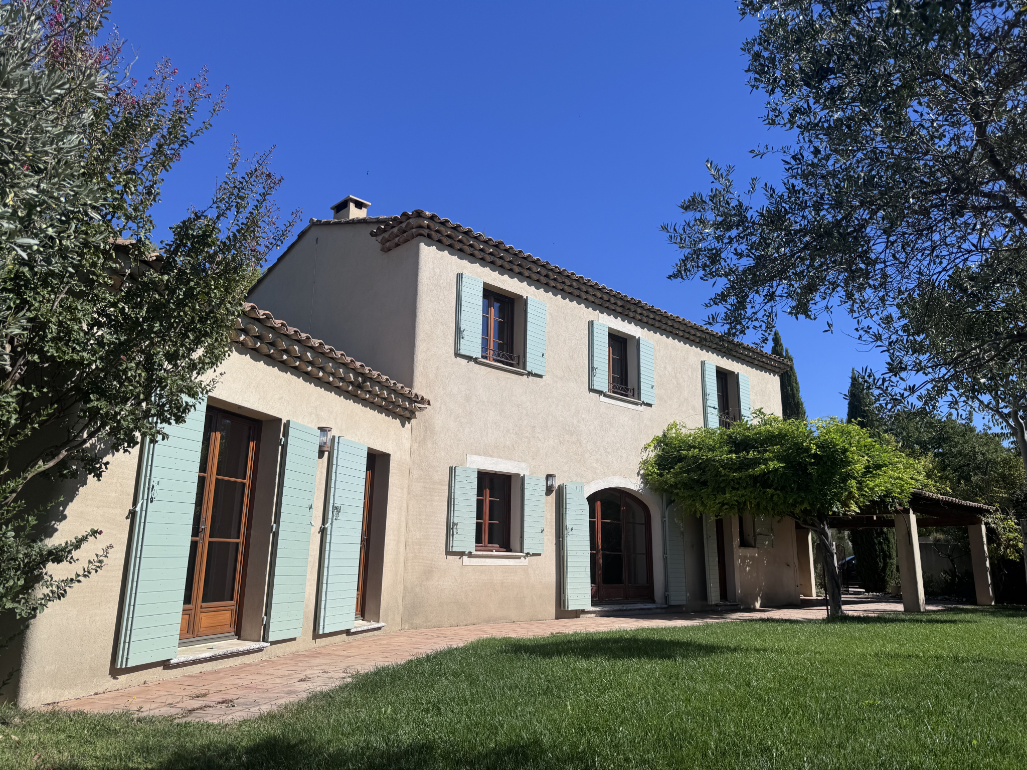 photo_601b5b301e376d66b91cac2a7444d2cb-107566-0.jpg SAINT-CANNAT – Maison de type 6 avec terrasse, jardin, pisci