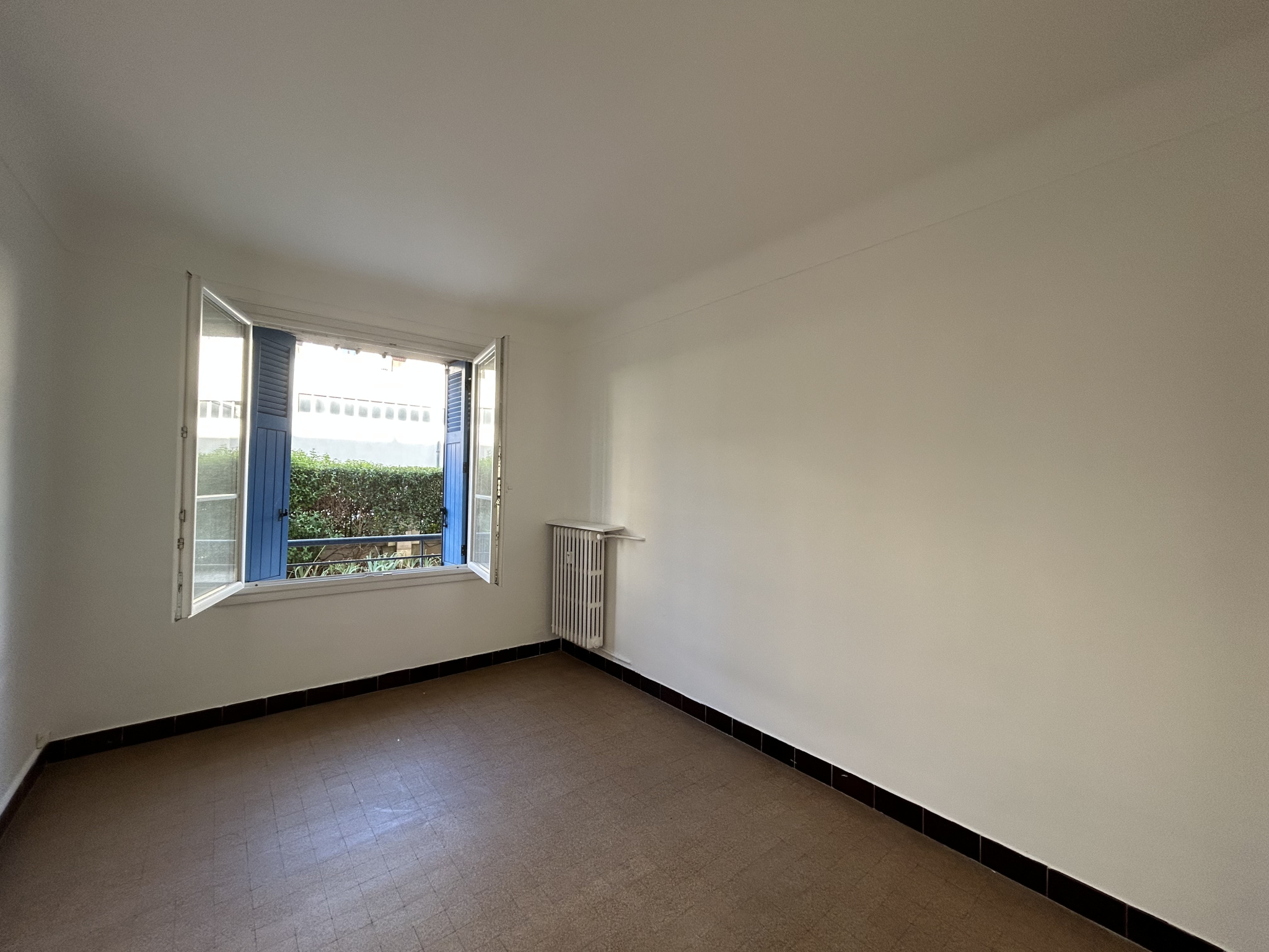 photo_65ff31b1a8a732f71f42a8da4dee4cff-107744-0.jpg AIX QUARTIER ROTONDE – T4 avec balcon et garage