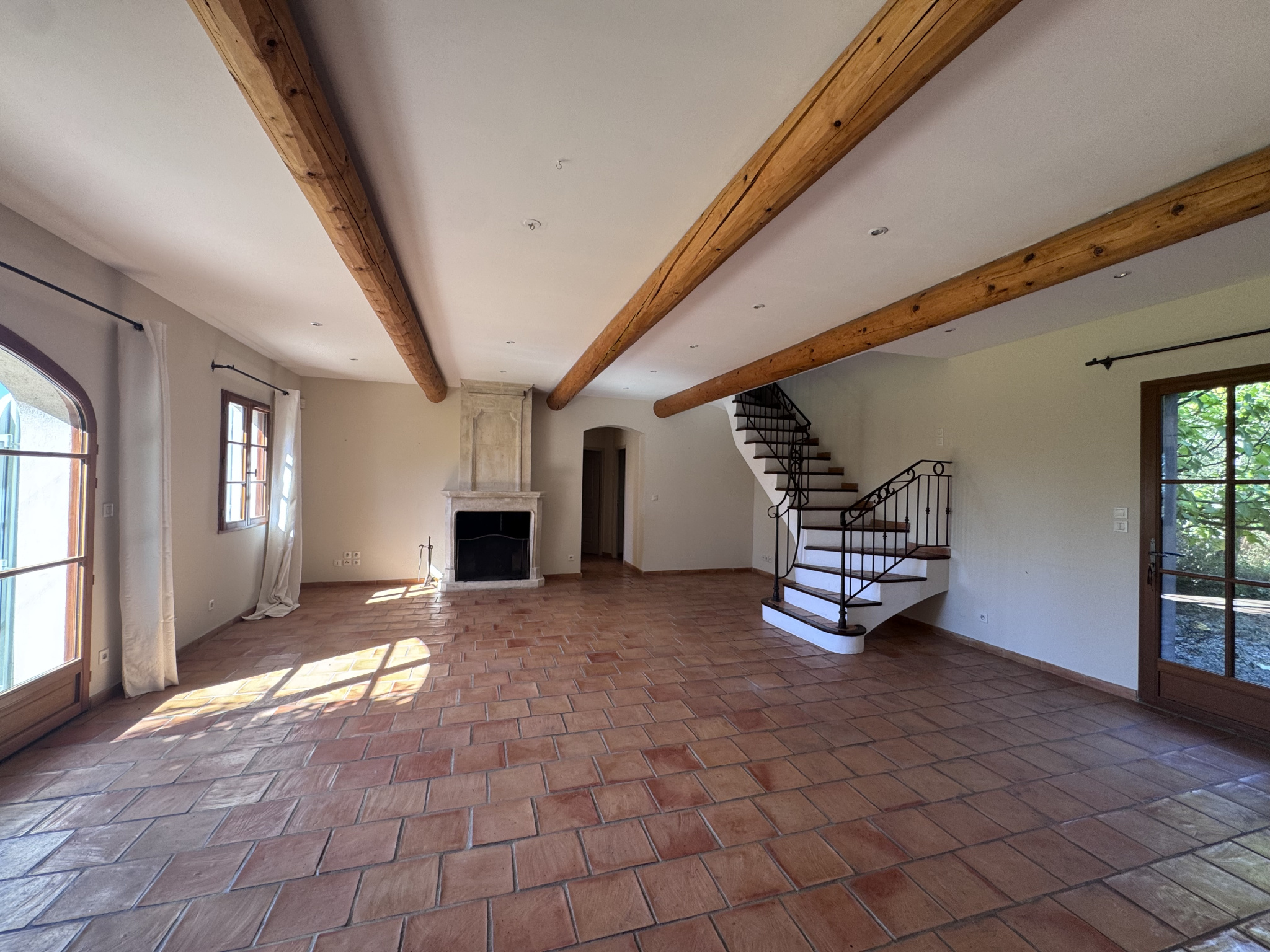 photo_6c43bc4a39cdb943c227495d2ed3addc-107566-0.jpg SAINT-CANNAT – Maison de type 6 avec terrasse, jardin, pisci
