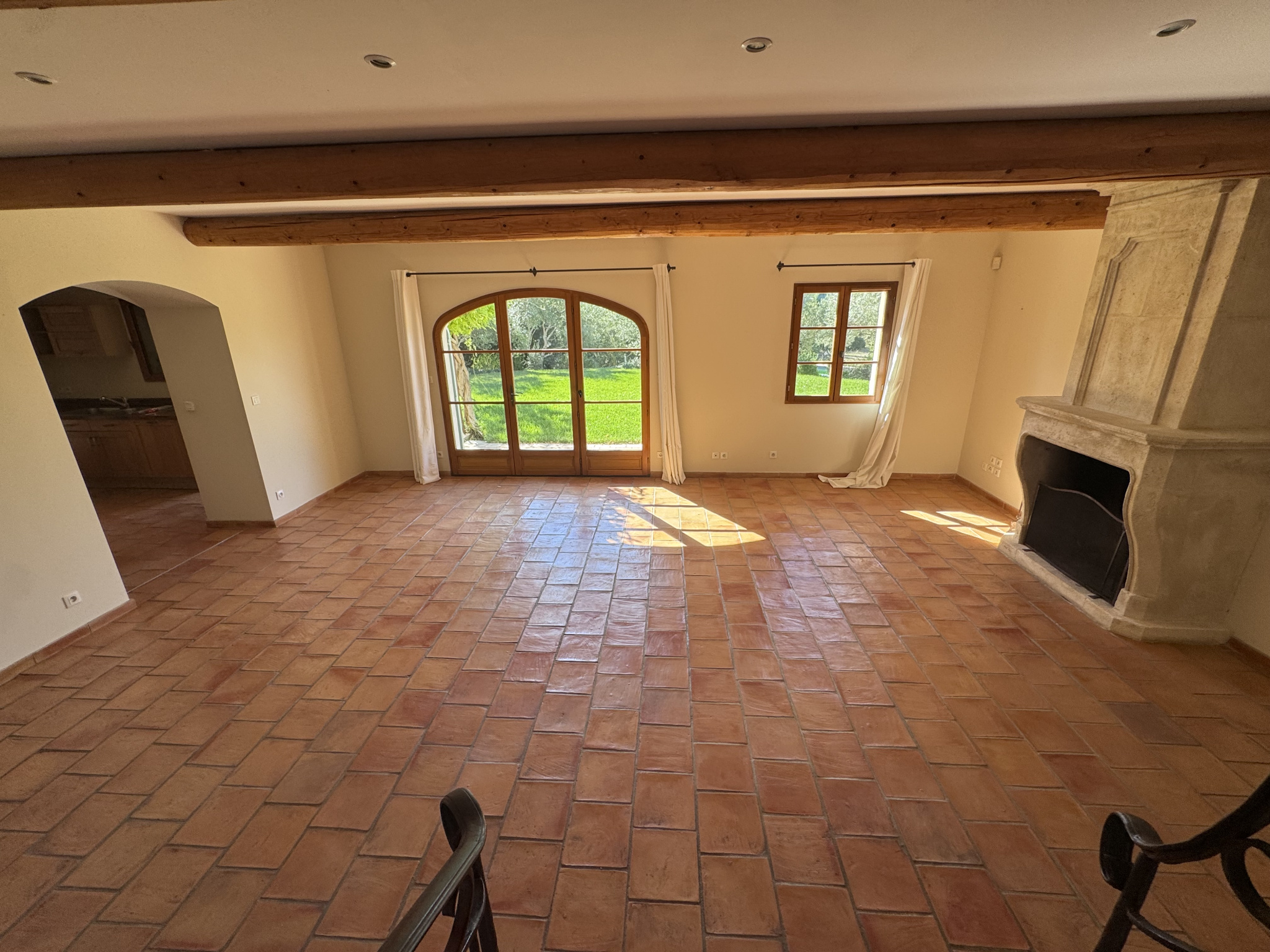 photo_75341e5860c997d04d66833c5b8d18e3-107566-0.jpg SAINT-CANNAT – Maison de type 6 avec terrasse, jardin, pisci