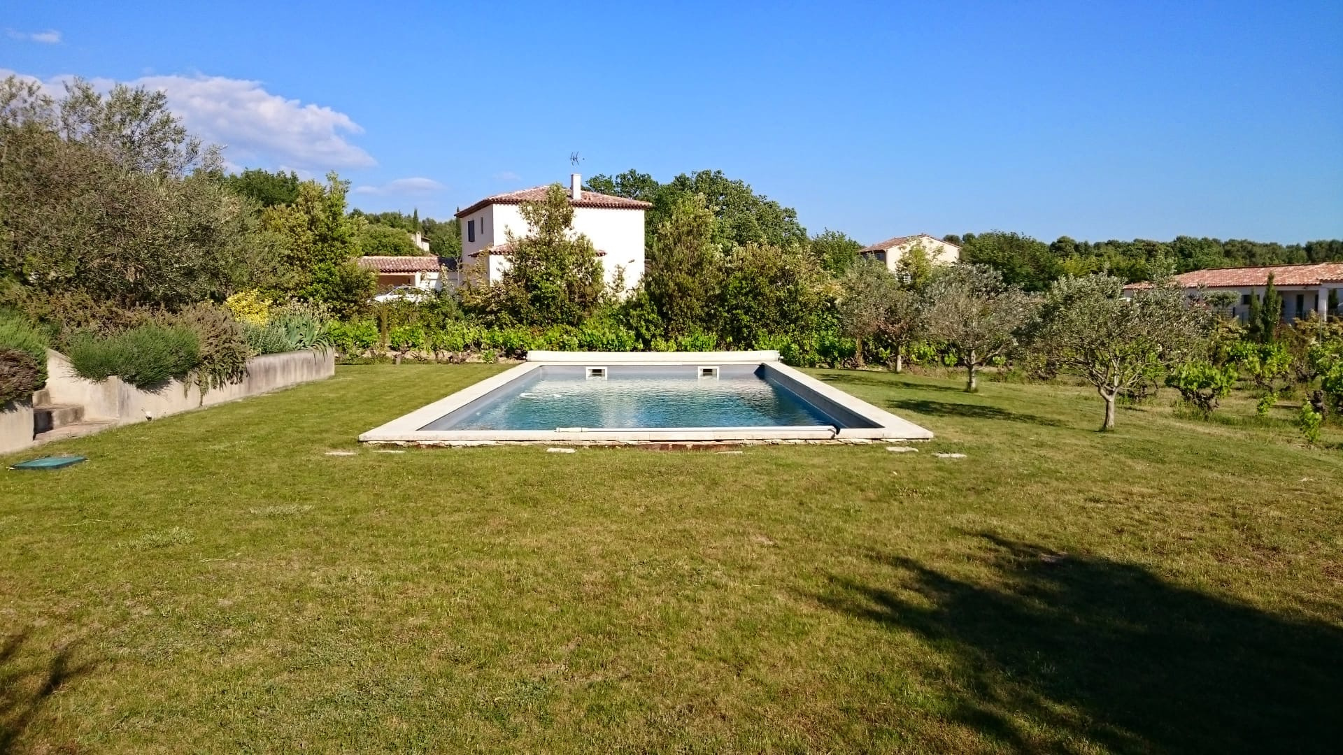SAINT-CANNAT – Maison de type 6 avec terrasse, jardin, pisci