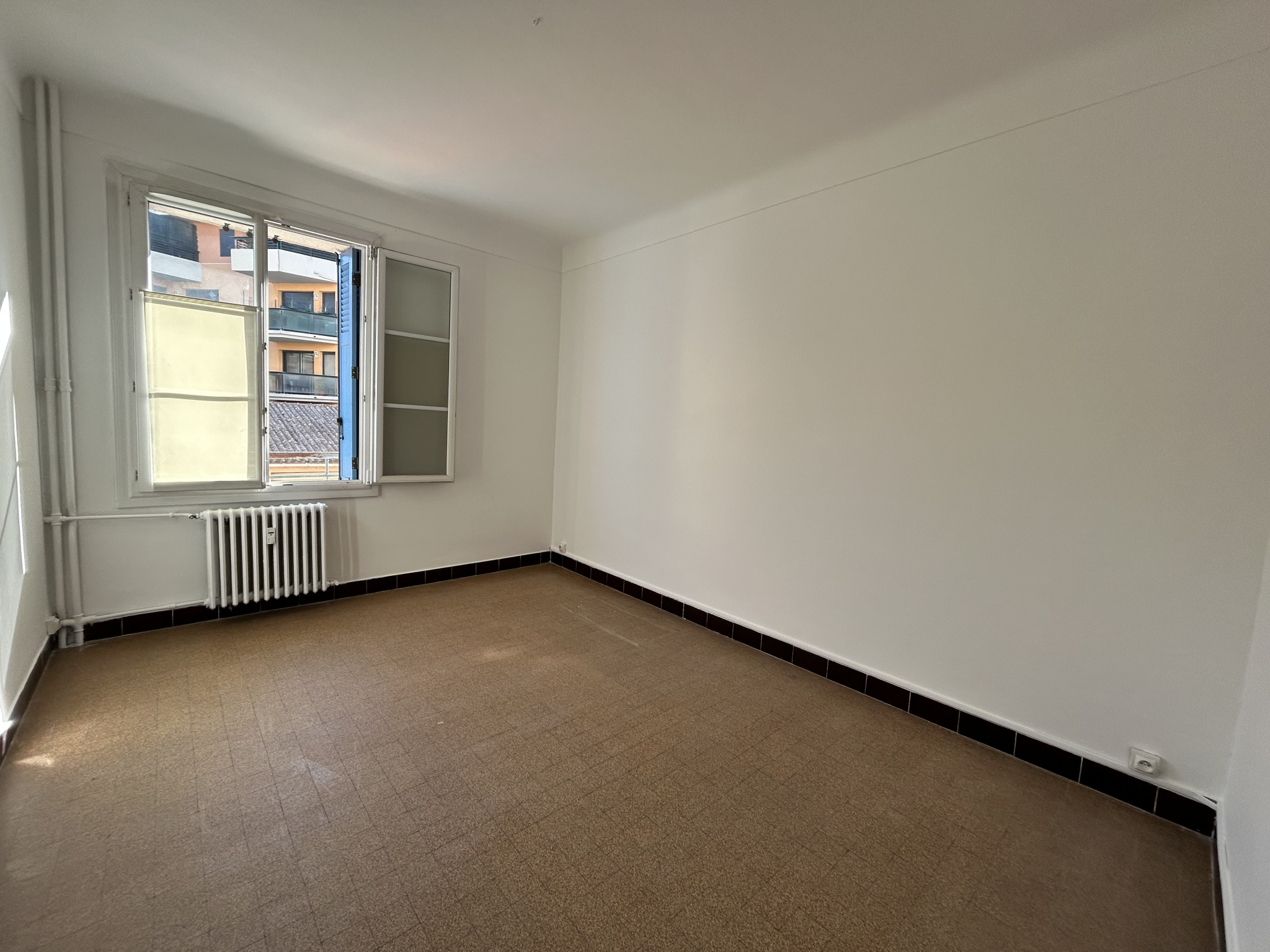 photo_a3cda9bd0dd9b09d904dcbc55ee54ddf-107744-0.jpg AIX QUARTIER ROTONDE – T4 avec balcon et garage