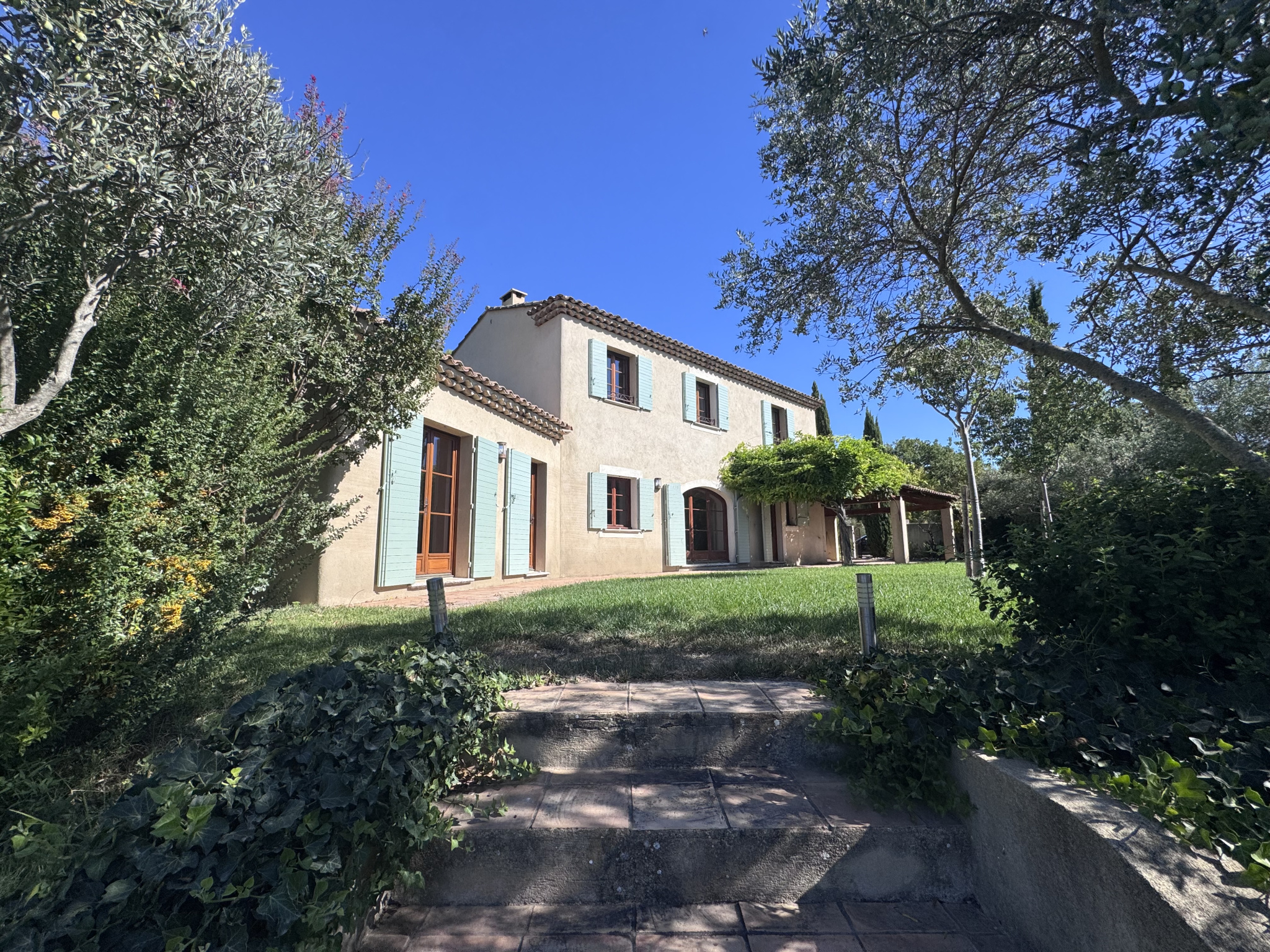 photo_a5f1420799b90db50bb4df4e144bfcb5-107566-0.jpg SAINT-CANNAT – Maison de type 6 avec terrasse, jardin, pisci