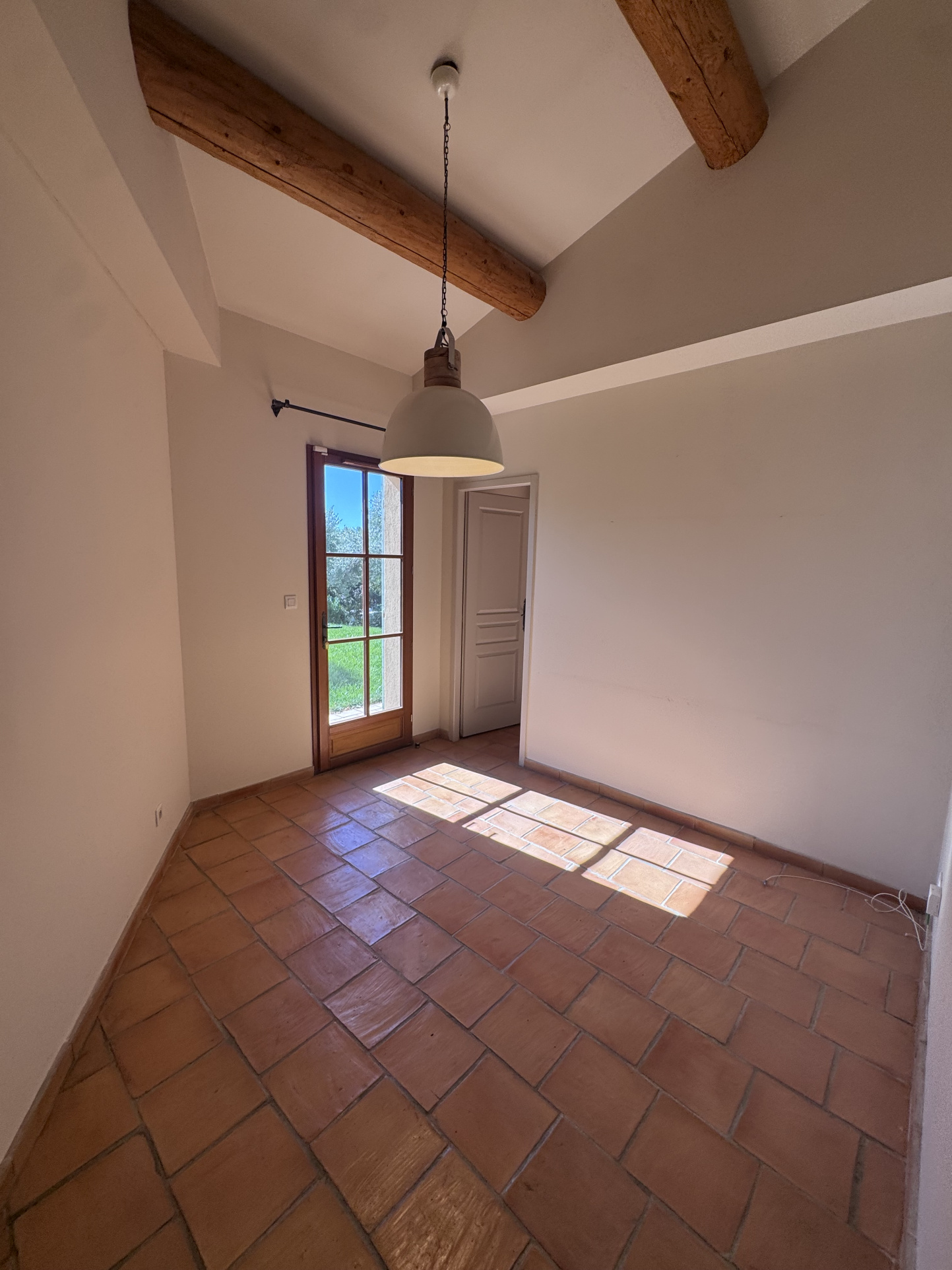 SAINT-CANNAT – Maison de type 6 avec terrasse, jardin, pisci