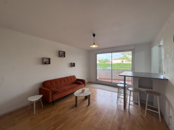 AIX SAINT-MITRE – T2 meublé avec terrasse et parking privati