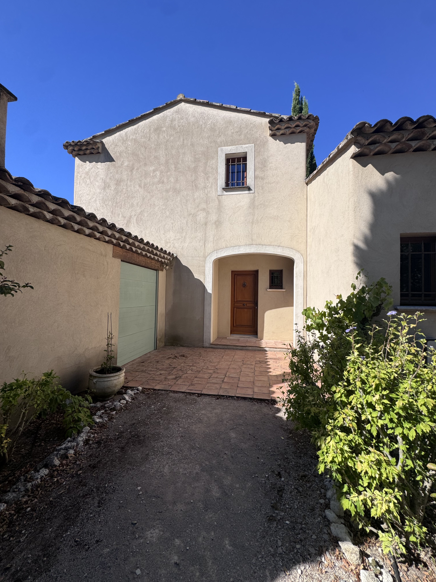 photo_b345dae8db90d309cc2871c2a7b1565c-107566-0.jpg SAINT-CANNAT – Maison de type 6 avec terrasse, jardin, pisci