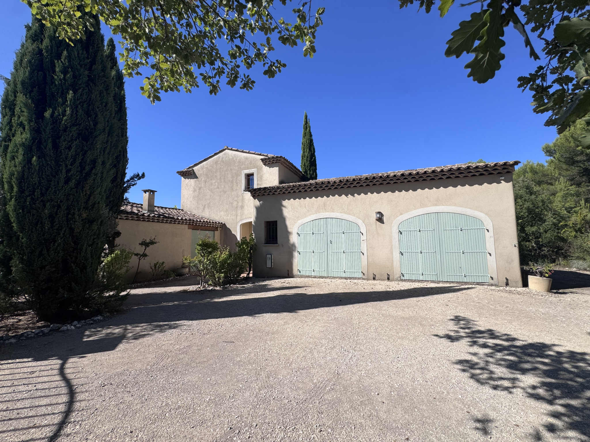 photo_b642b885d436d85c0141cfa4b9af9141-107566-0.jpg SAINT-CANNAT – Maison de type 6 avec terrasse, jardin, pisci