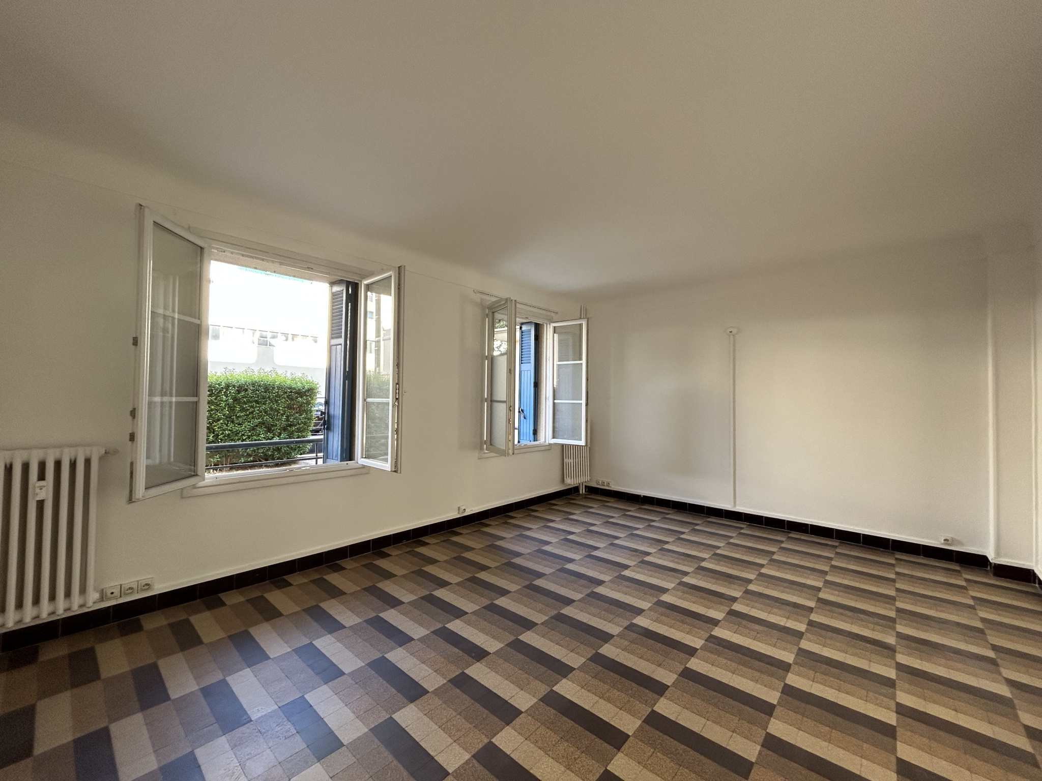 photo_ea2c07cc27d8fc206ec1cd7801cc799a-107744-0.jpg AIX QUARTIER ROTONDE – T4 avec balcon et garage