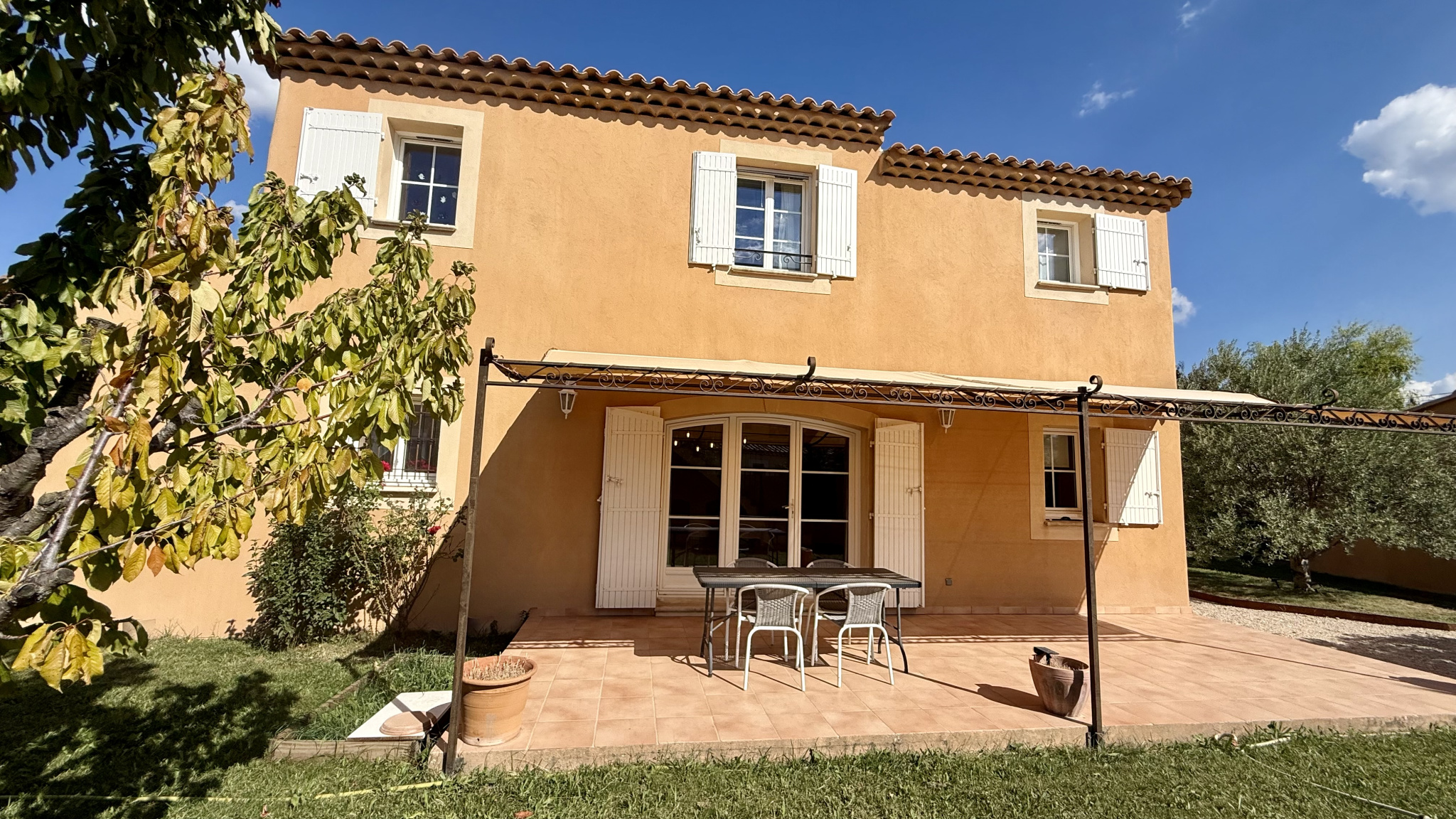 photo_f037831ad26eb9af72095405f47c175b-107712-0.jpg PEYROLLES EN PROVENCE : Maison familiale semi récente