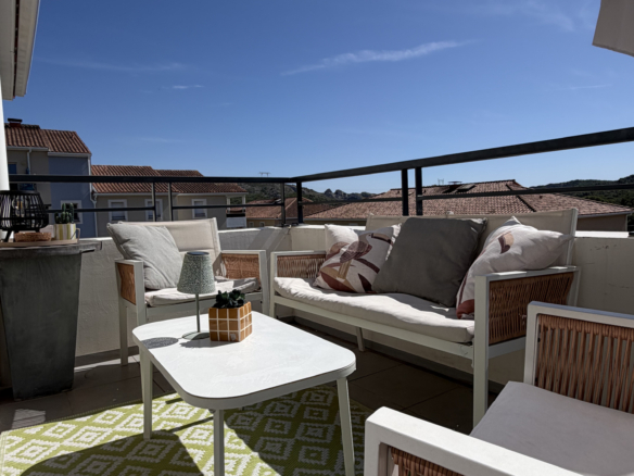 MAGNIFIQUE T3 EN DERNIER ÉTAGE AVEC TERRASSE, BOX  ET 1 PARK