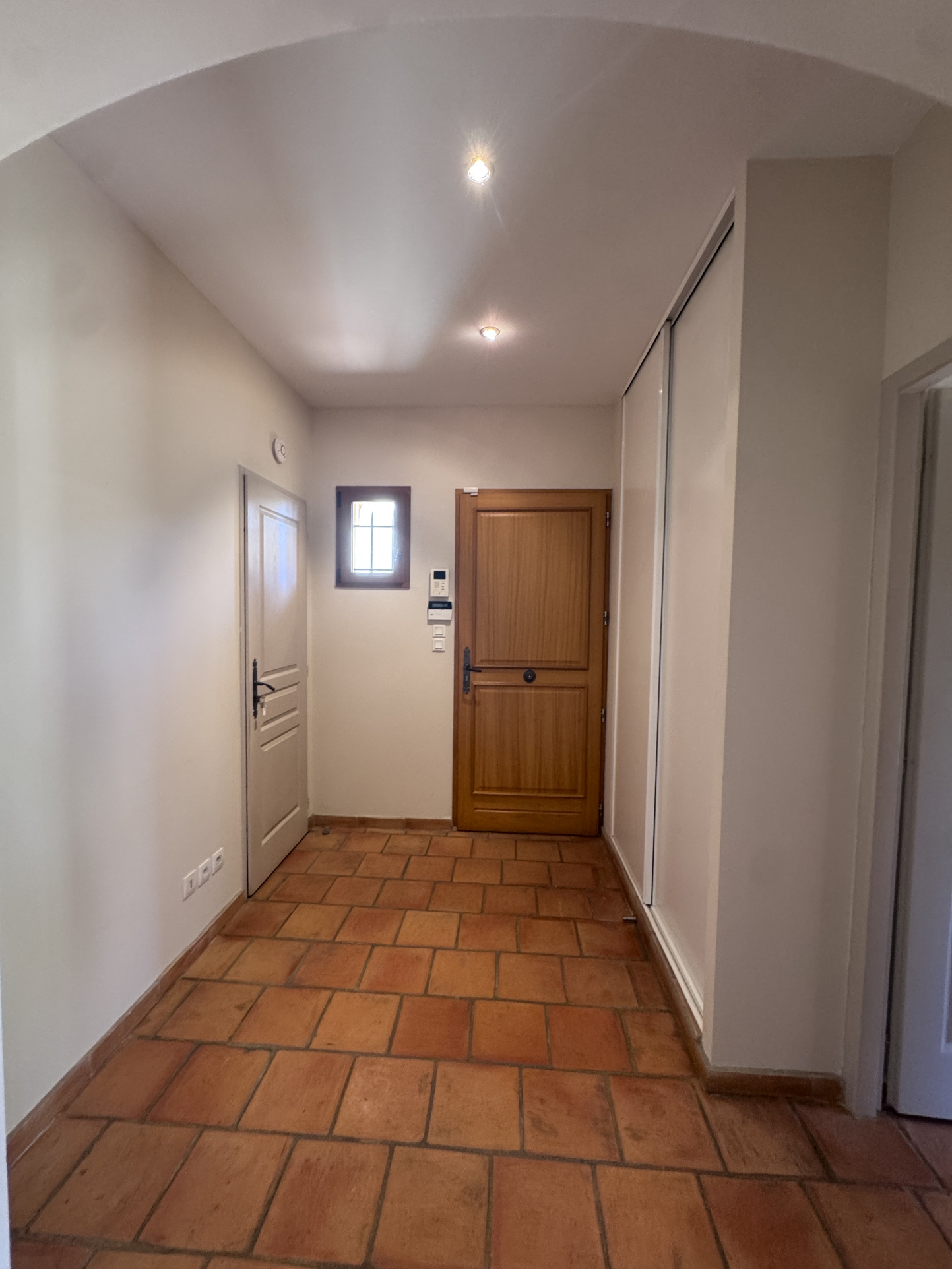 photo_fad377b17c1741c3dbaa010b1f1edc20-107566-0.jpg SAINT-CANNAT – Maison de type 6 avec terrasse, jardin, pisci