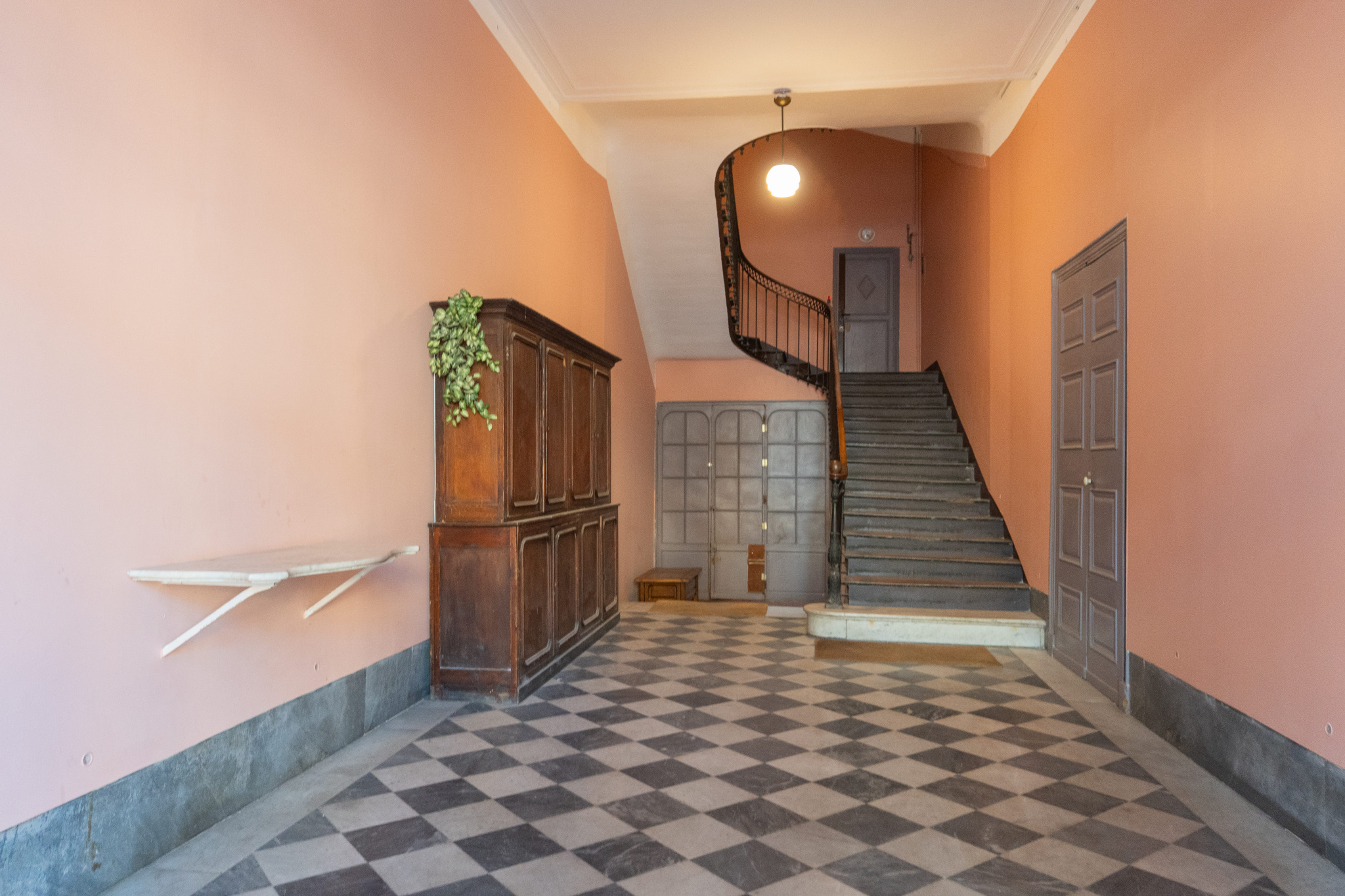 photo_0c781c7287e889fd9147e4768ce90a42-108124-0.jpg Aix-en-Provence « Cours Mirabeau » : Appartement de type 3/4