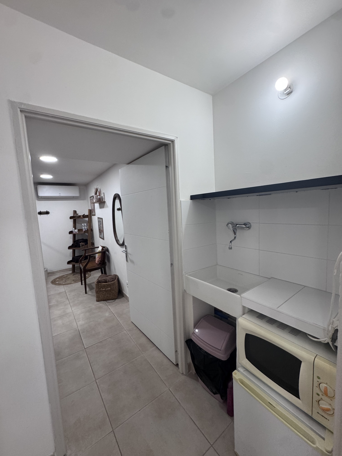 PEYROLLES – Local commercial