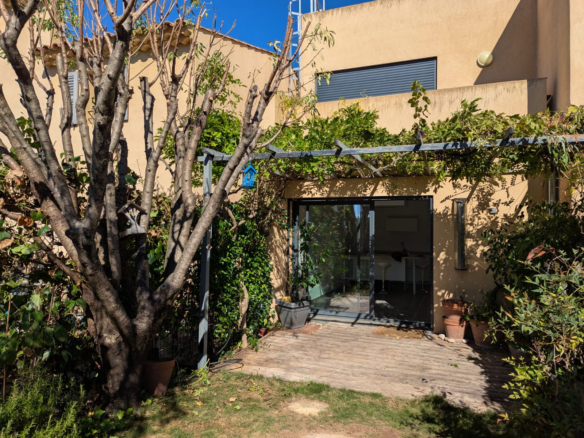 Aix-en-Provence : Duplex d’environ 63 m2 avec jardin et stat
