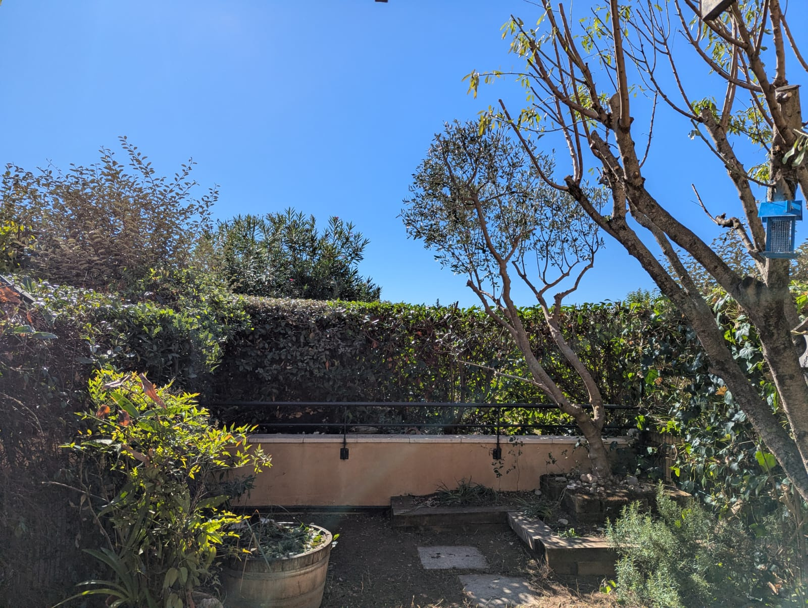 Aix-en-Provence : Duplex d’environ 63 m2 avec jardin et stat