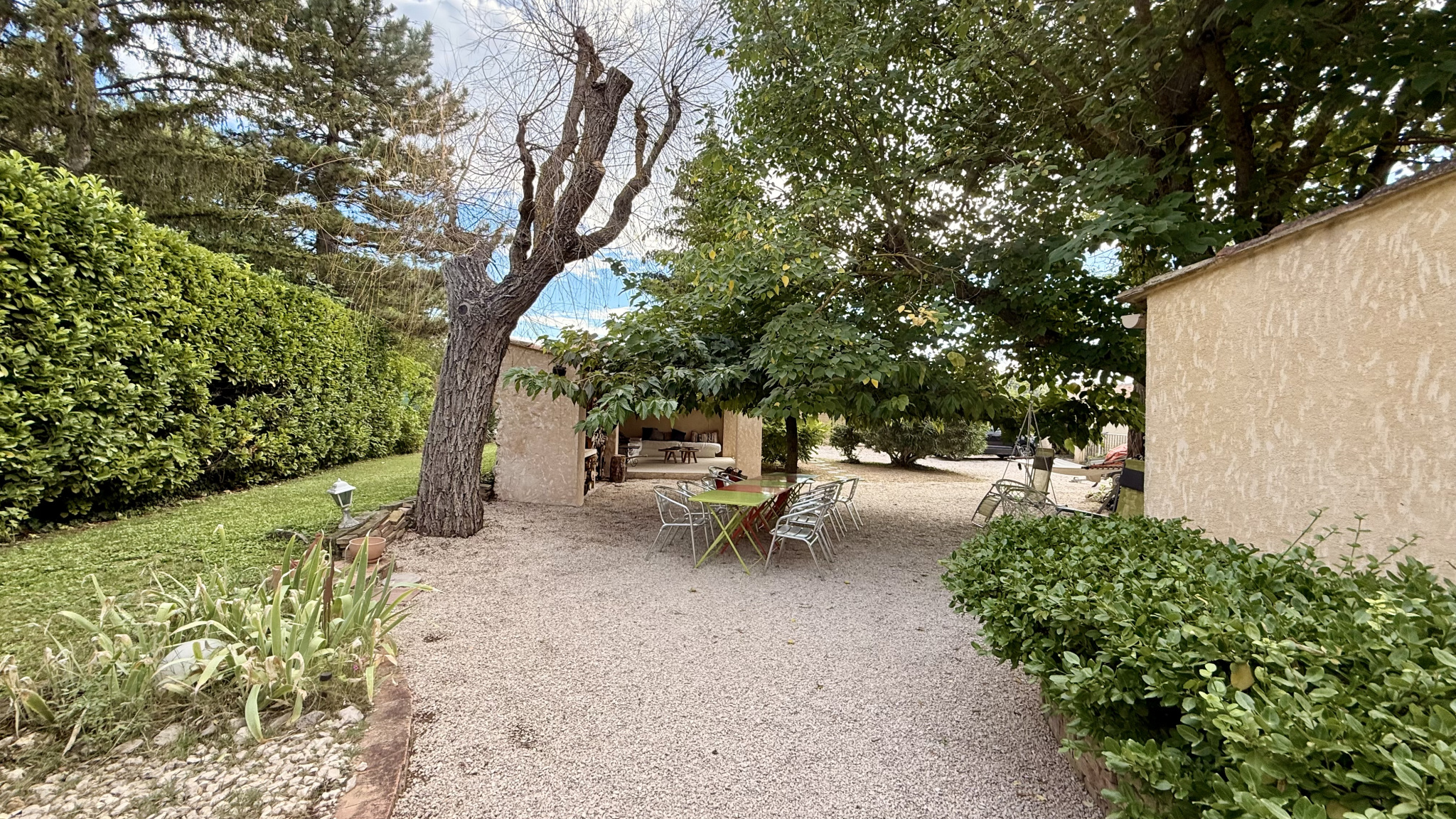 AIX EN PROVENCE – LES MILLES : ANCIENNE FERME PROVENCALE AVE
