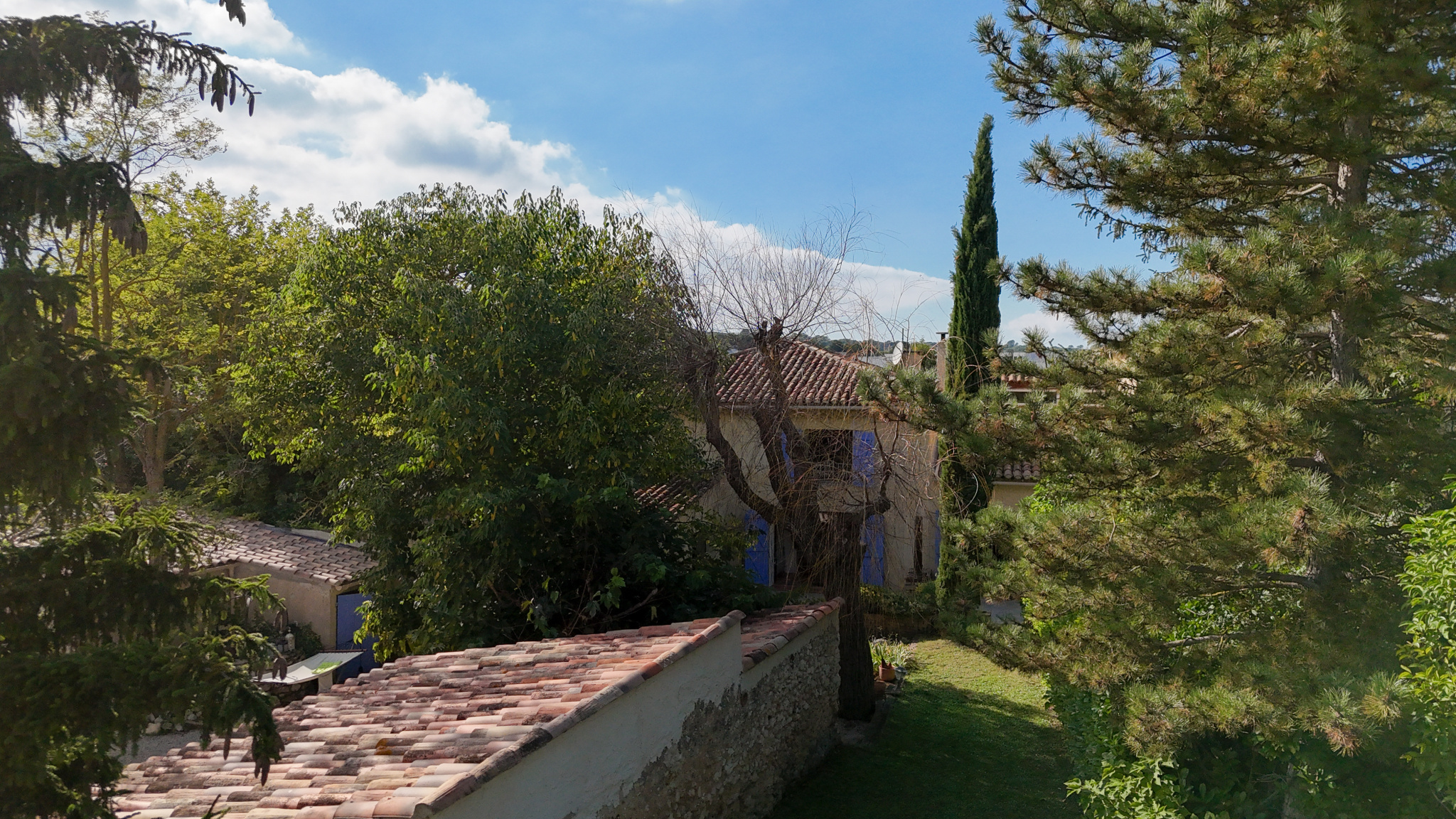 AIX EN PROVENCE – LES MILLES : ANCIENNE FERME PROVENCALE AVE