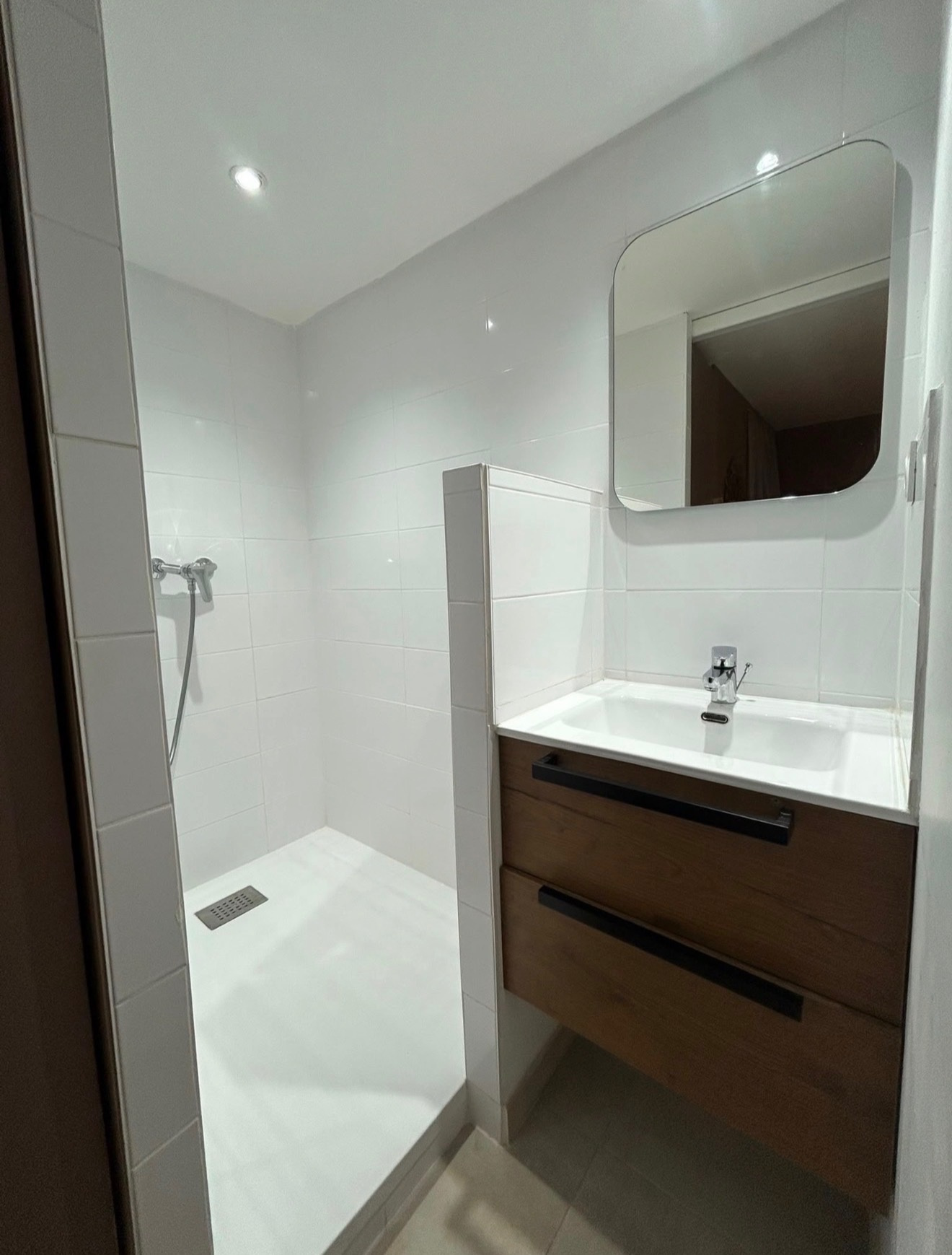 PEYROLLES – Local commercial