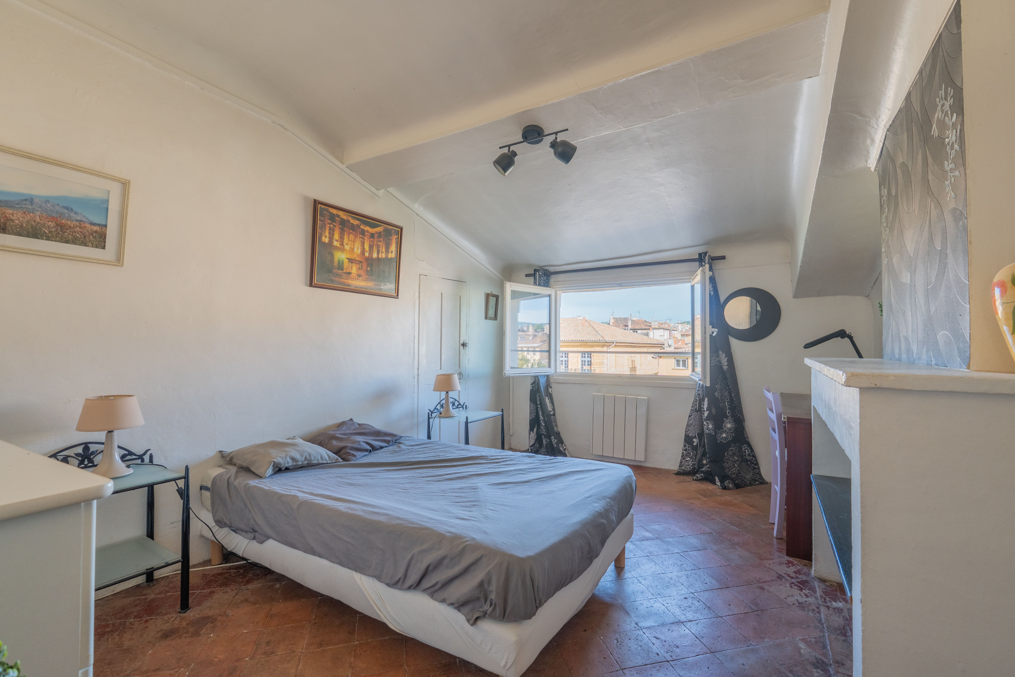 photo_4c783ac86be092cb1dcde34f959e3106-108124-0.jpg Aix-en-Provence « Cours Mirabeau » : Appartement de type 3/4