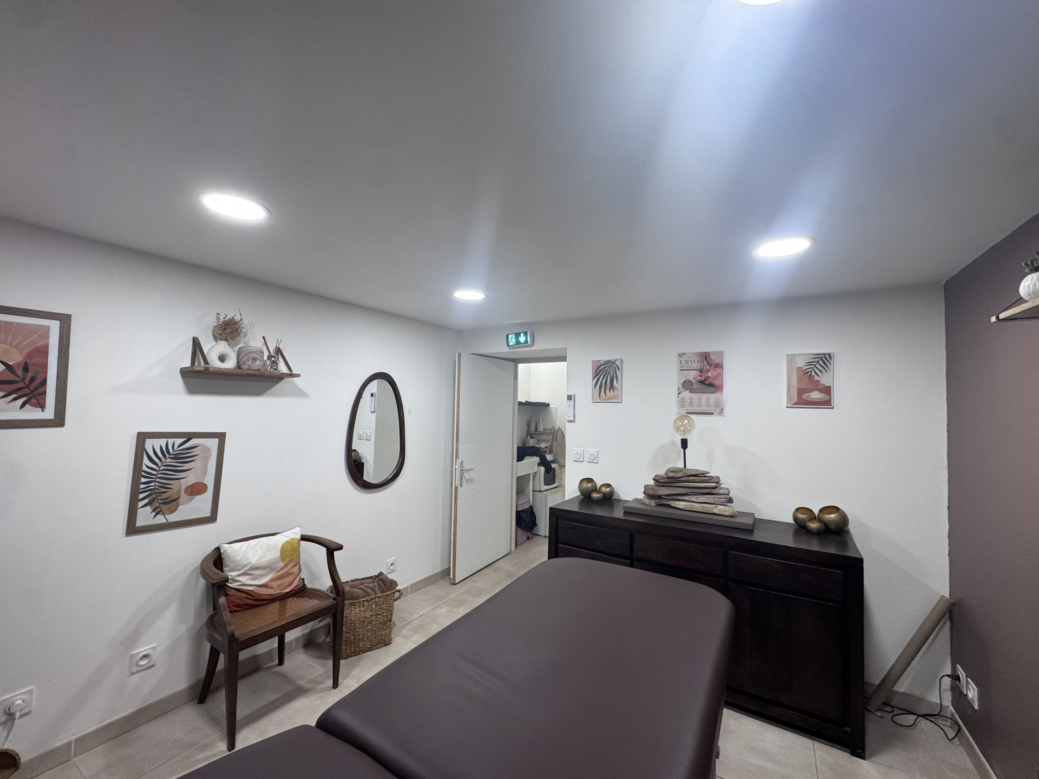 PEYROLLES – Local commercial