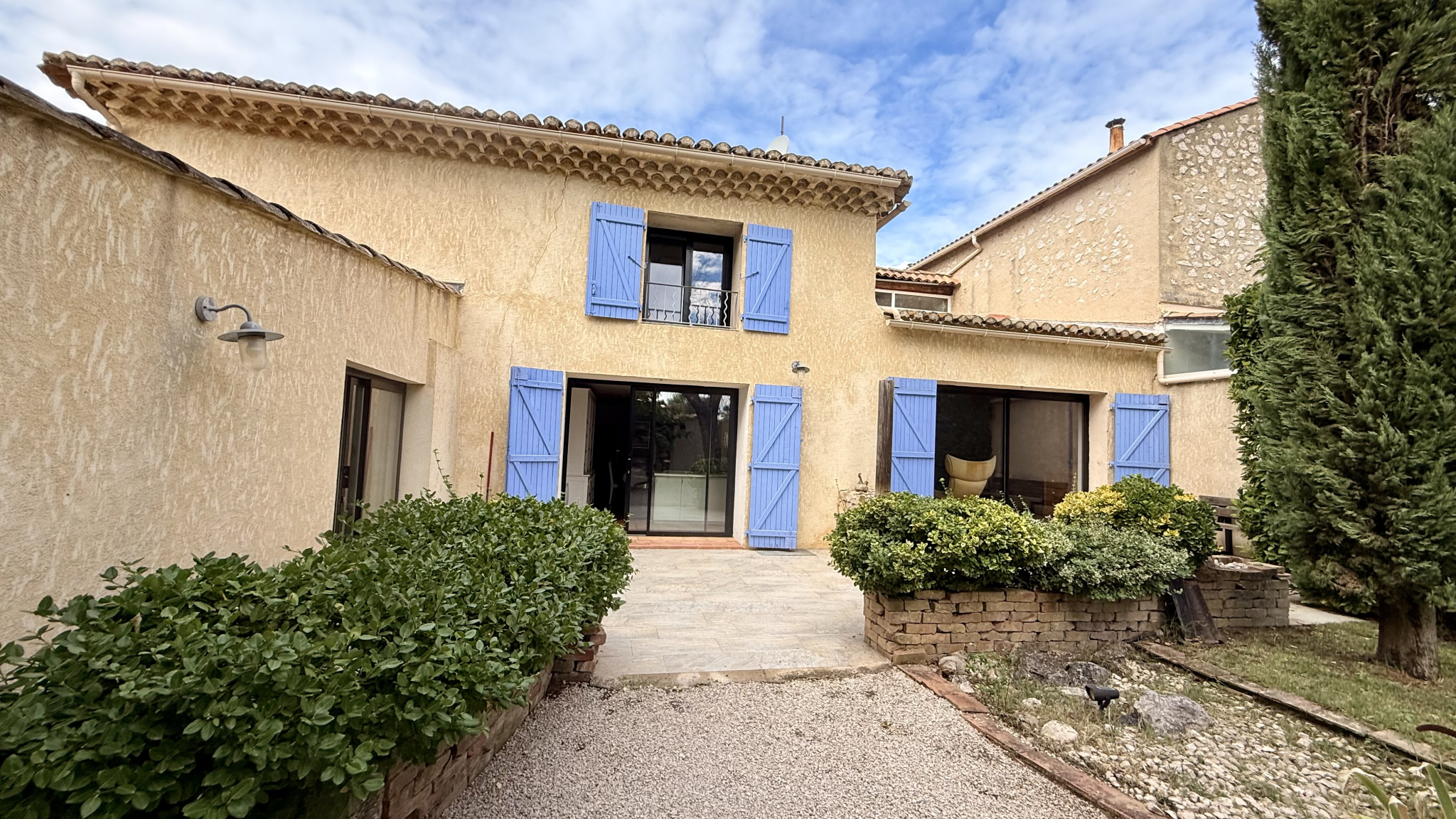 AIX EN PROVENCE – LES MILLES : ANCIENNE FERME PROVENCALE AVE