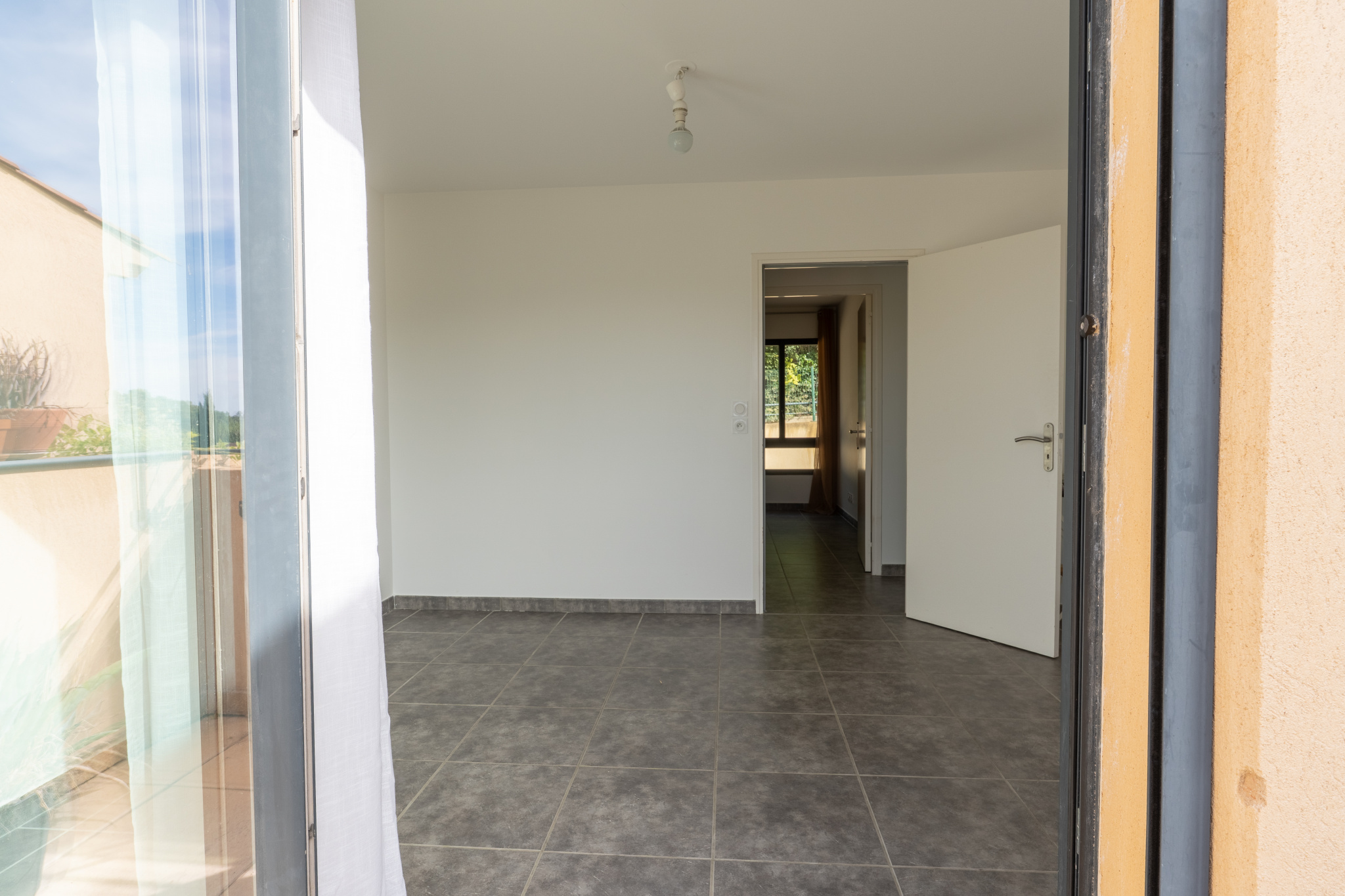 Aix-en-Provence : Duplex d’environ 63 m2 avec jardin et stat