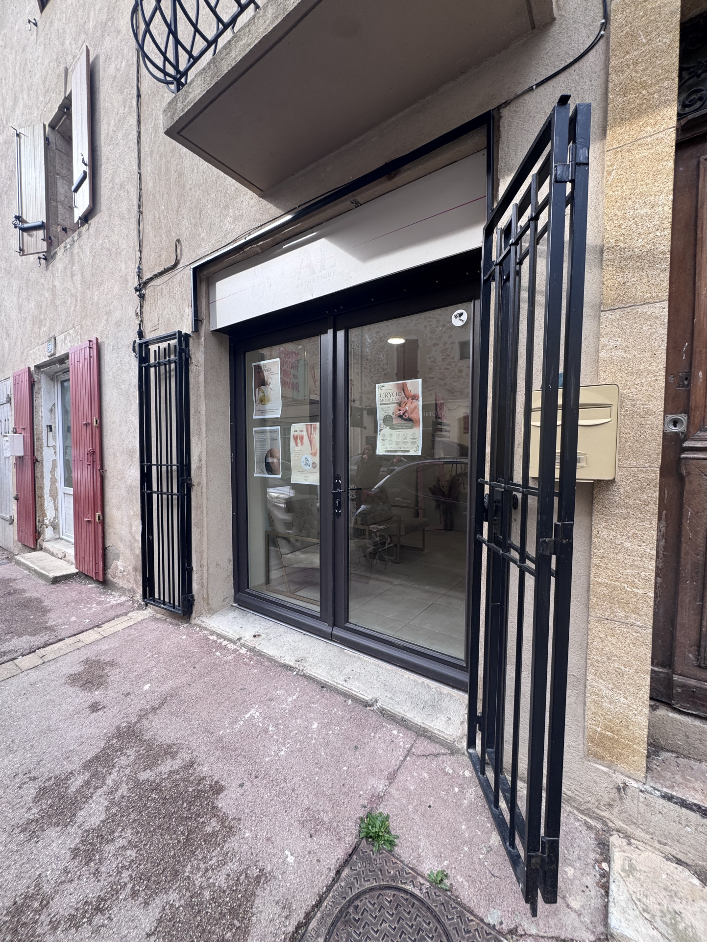 PEYROLLES – Local commercial