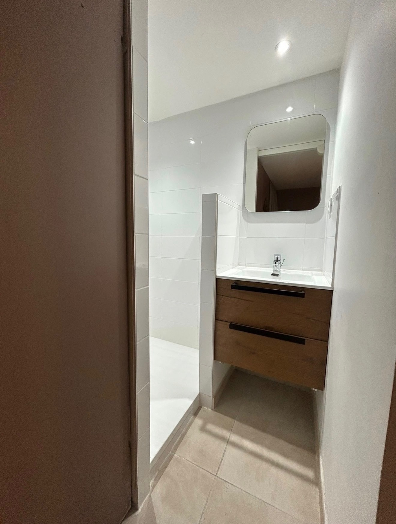 PEYROLLES – Local commercial