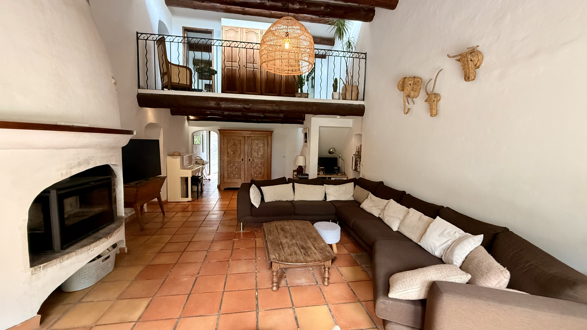 AIX EN PROVENCE – LES MILLES : ANCIENNE FERME PROVENCALE AVE