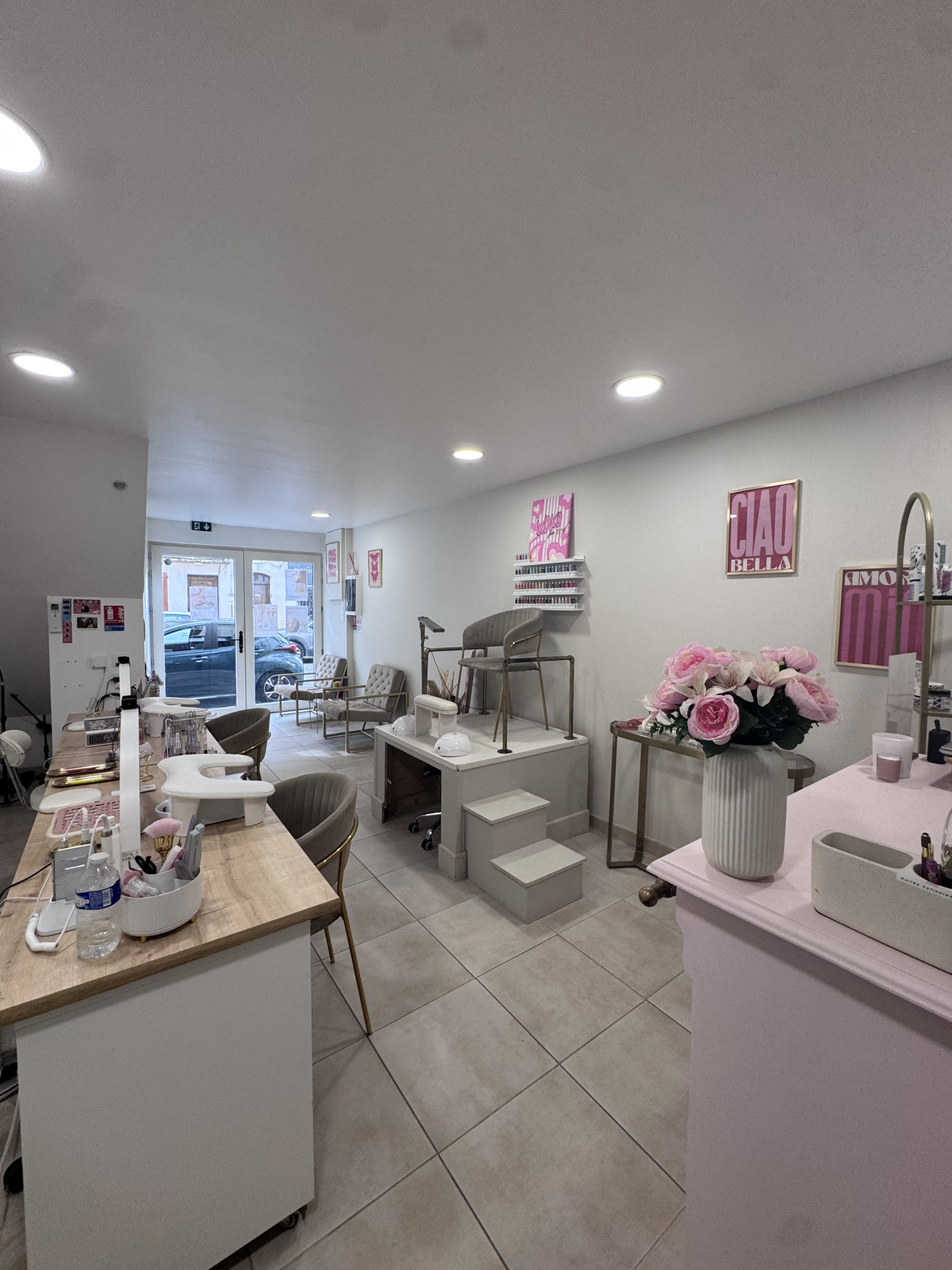 PEYROLLES – Local commercial