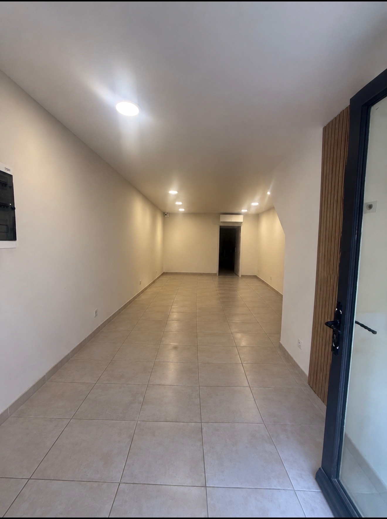 PEYROLLES – Local commercial