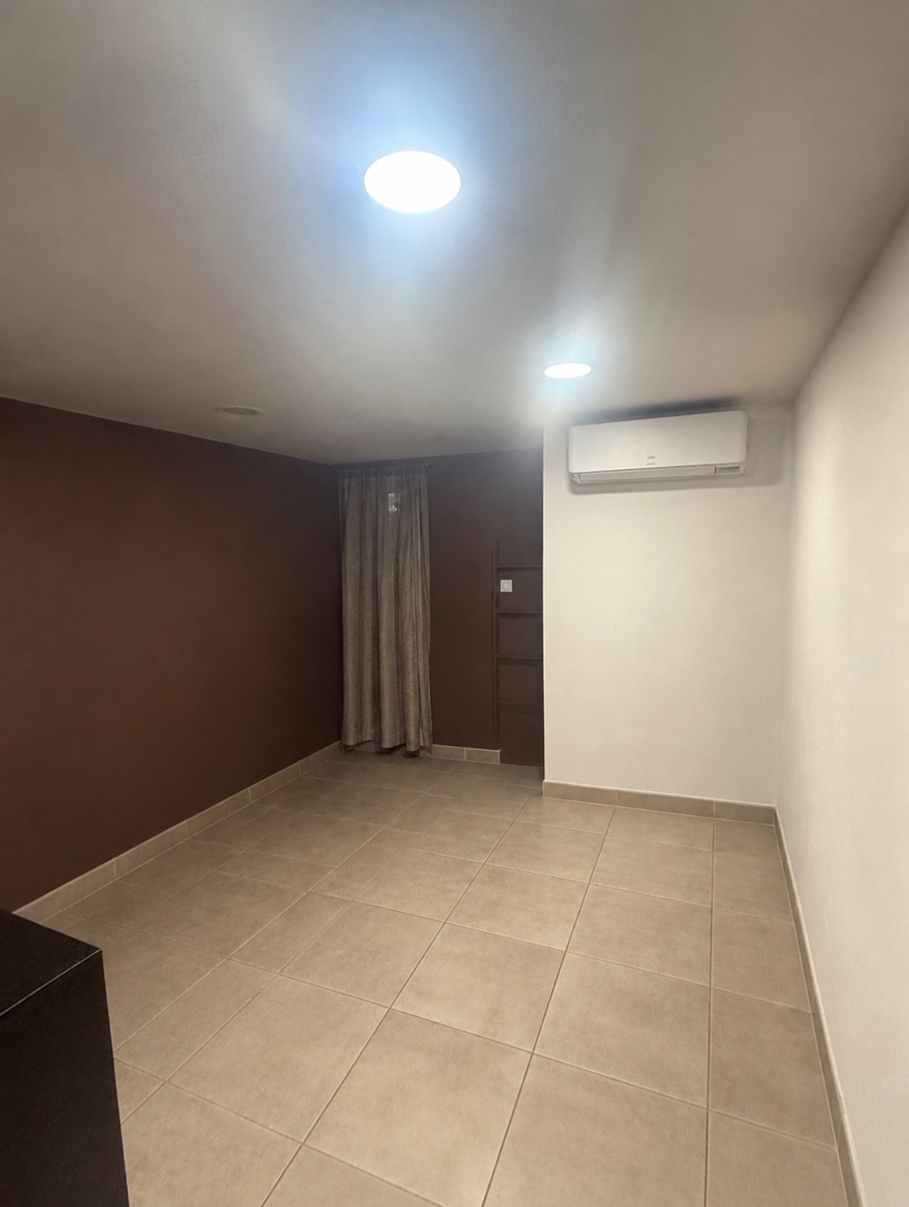 PEYROLLES – Local commercial